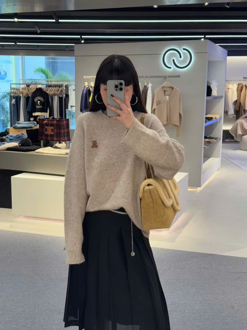 Áo len cổ tròn màu Camel