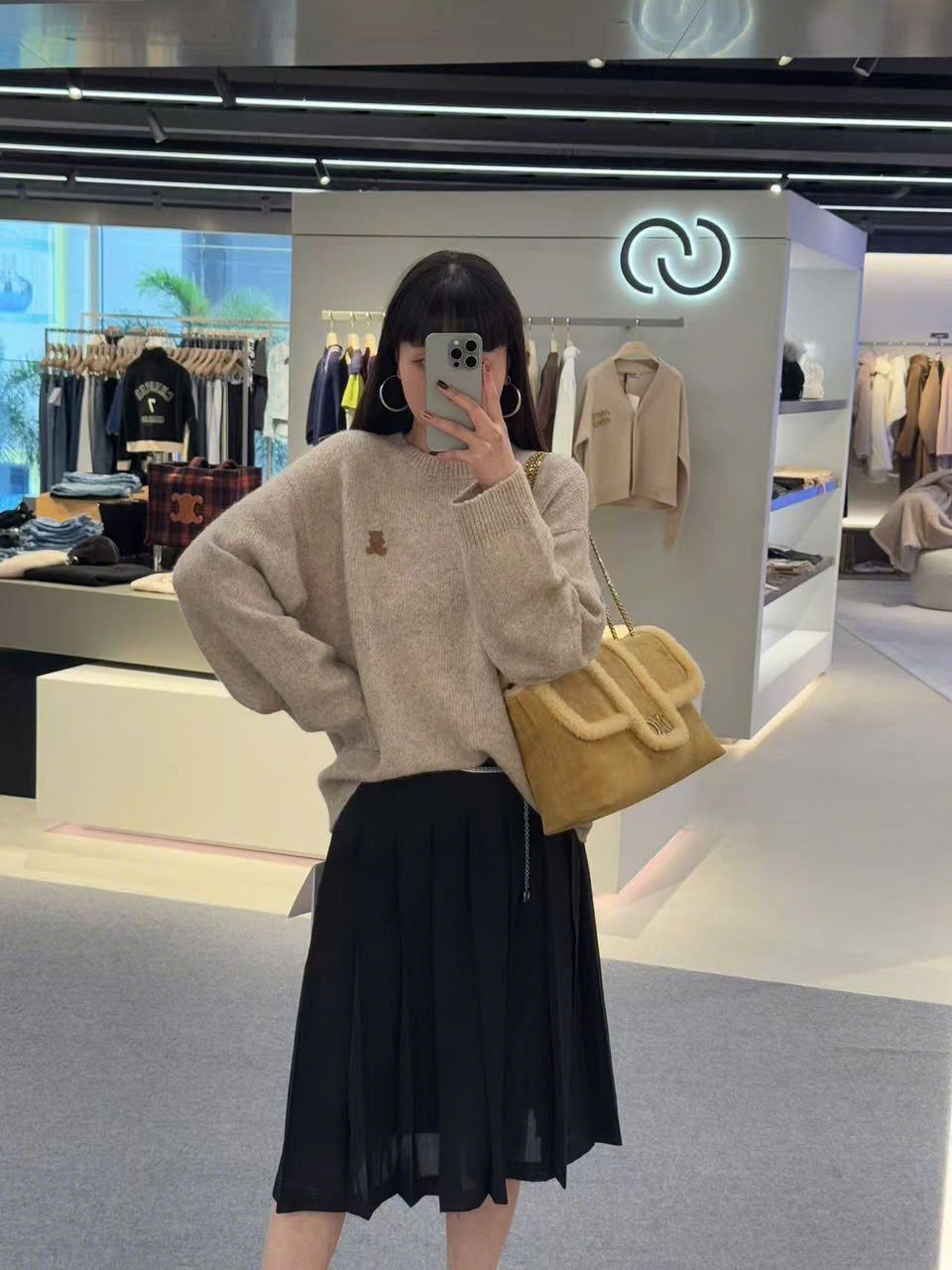 Áo len cổ tròn màu Camel