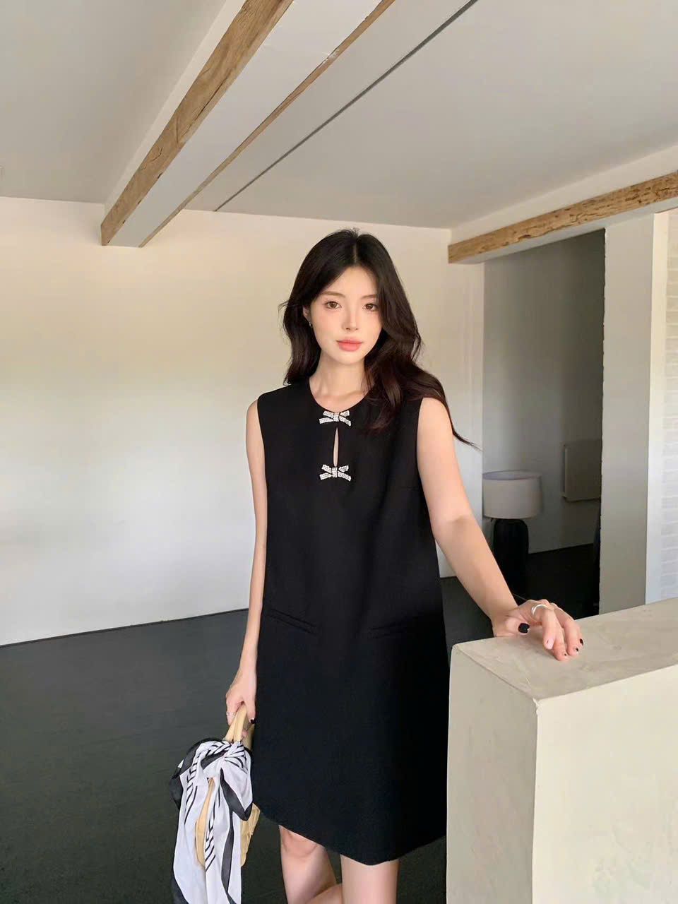 Váy suông - nơ đính đá
