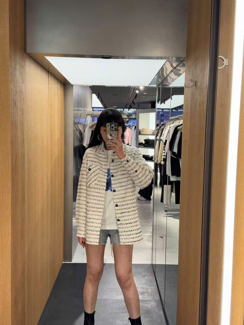 Áo Tweed logo chạy cúc đen