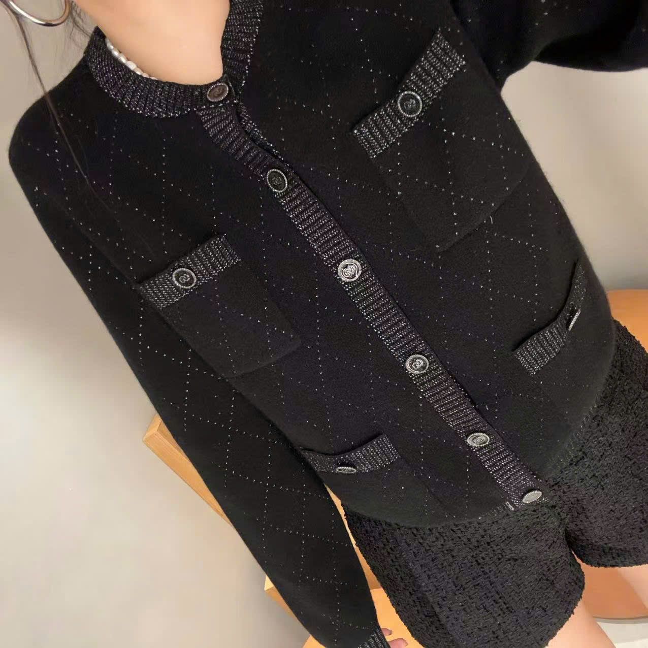 Áo CDG đen viền xám -4 túi
