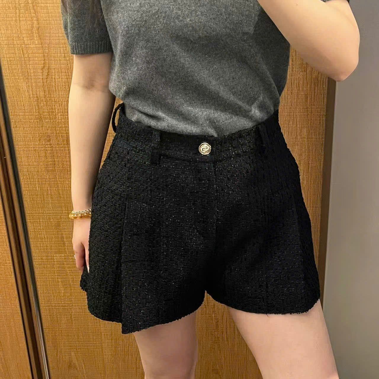 SOOC dạ Tweed - loe