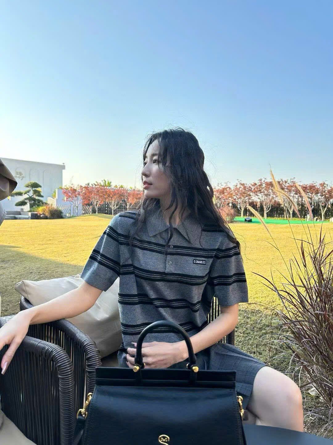 Áo Polo xám kẻ sọc ngang đen
