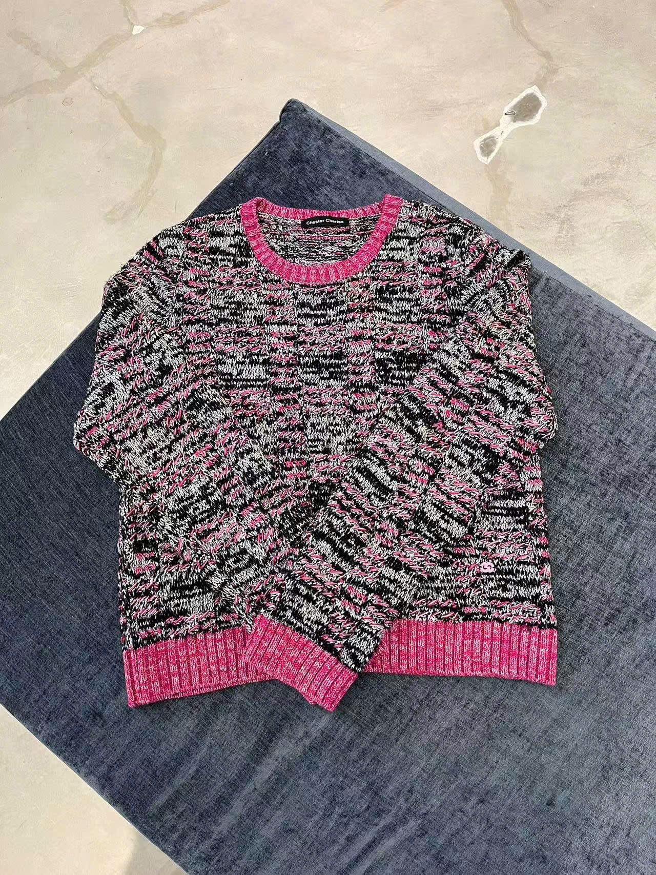 Áo len viền hồng dài tay