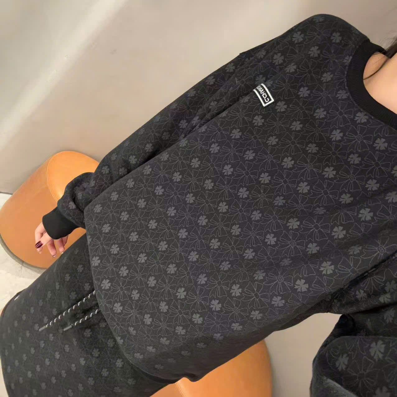 Áo len đen cỏ 4 lá SET