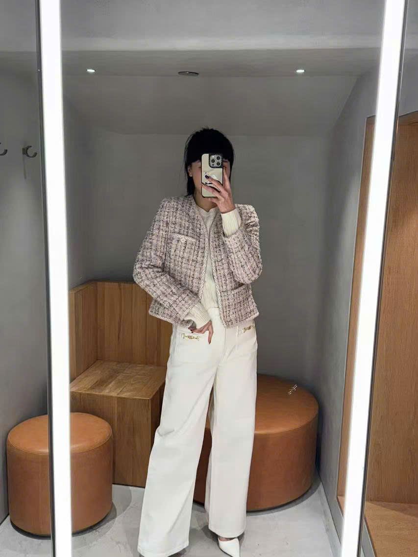 Áo dạ tweed hồng phấn, cổ V