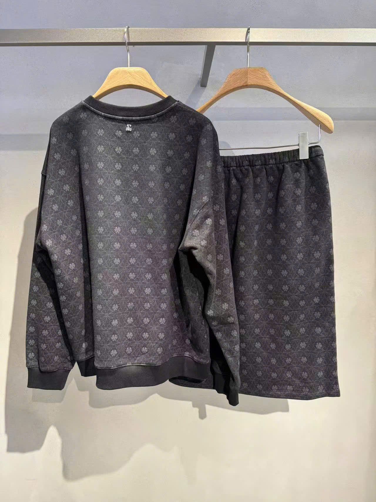 Áo len đen cỏ 4 lá SET