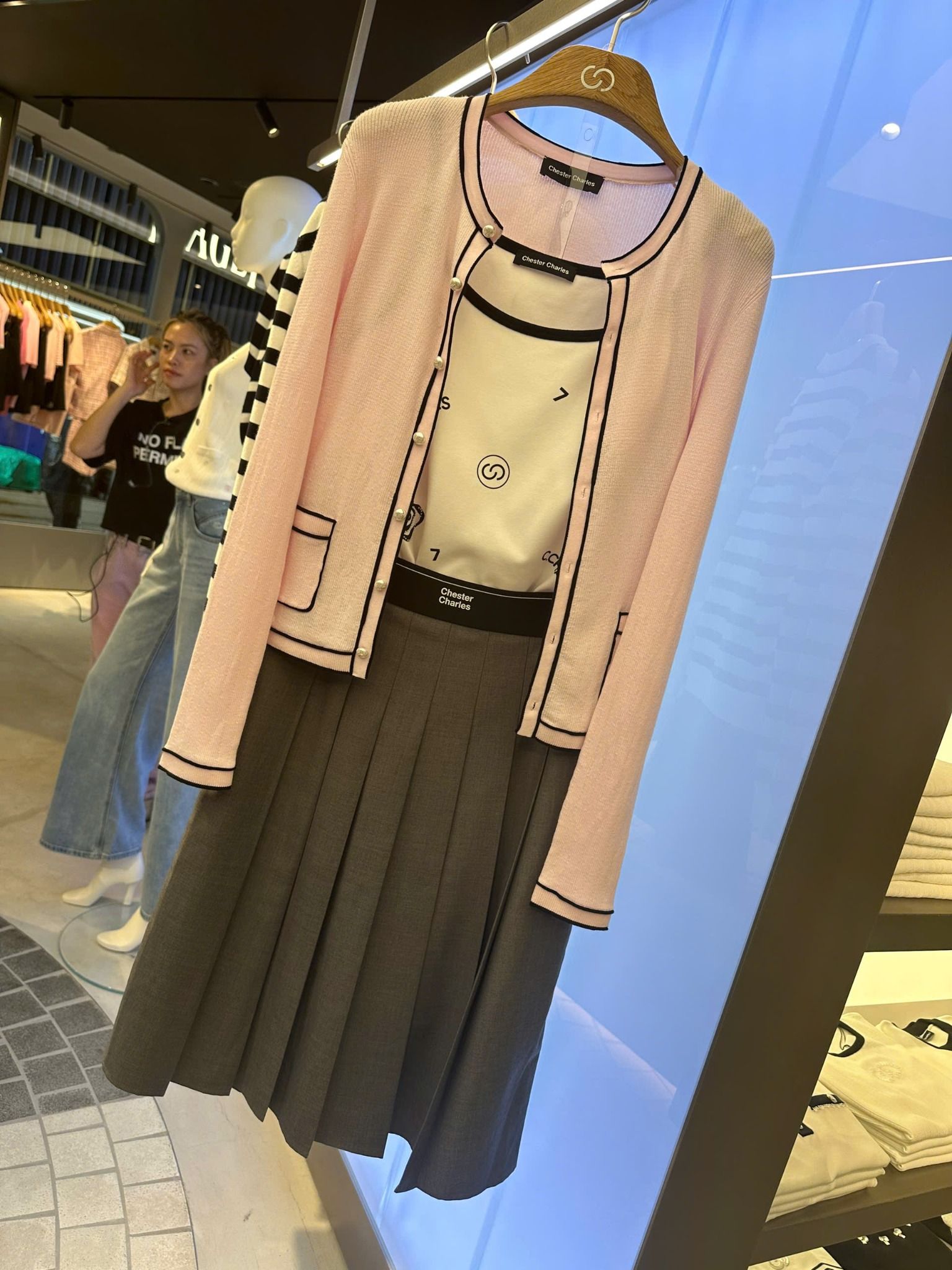 CDG hồng - viền đen