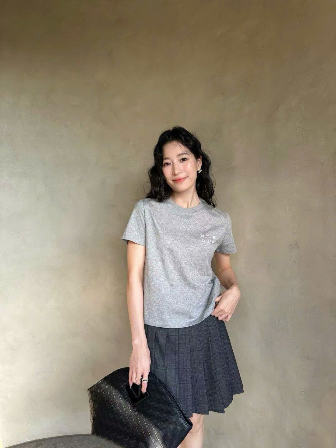 Áo phông xám - logo chữ CC