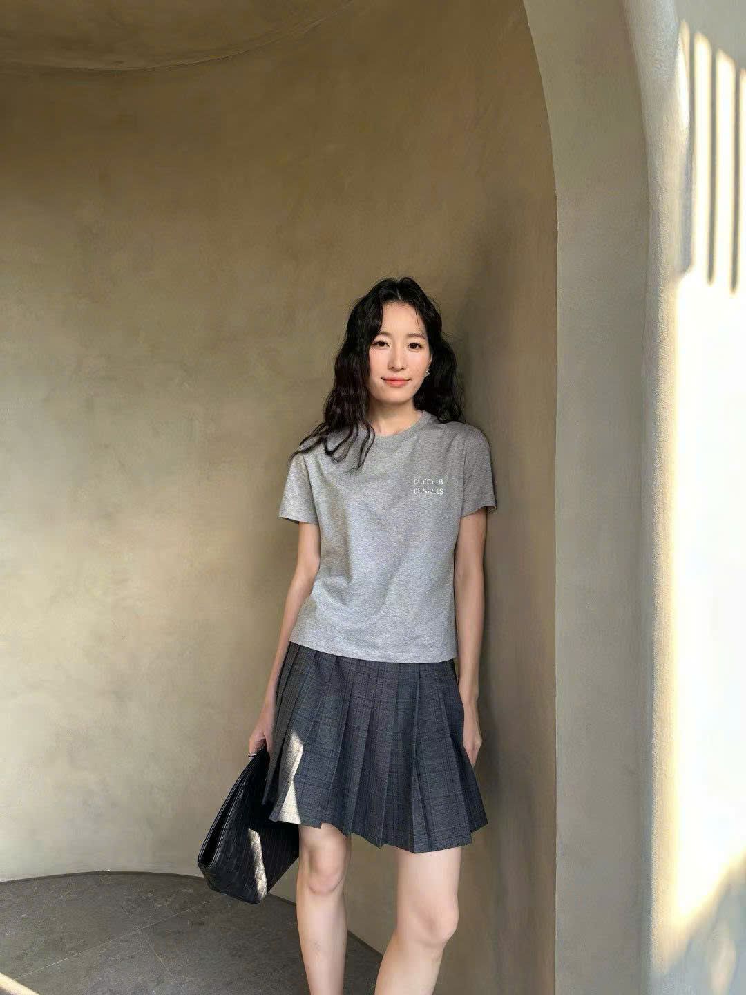 Áo phông xám - logo chữ CC