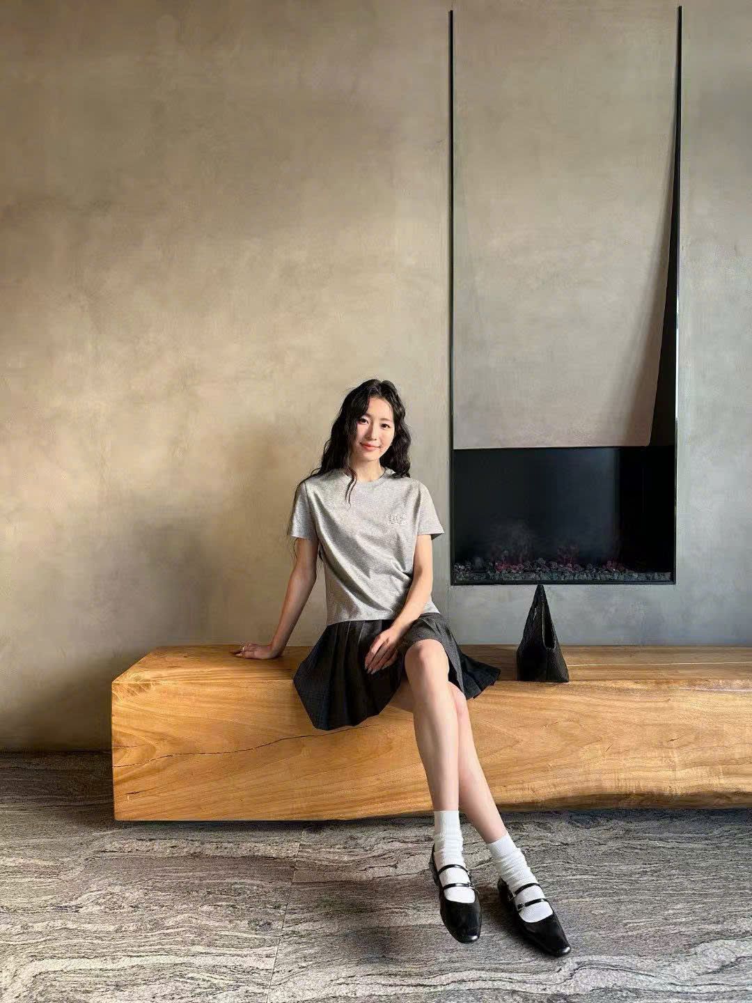 Áo phông xám - logo chữ CC
