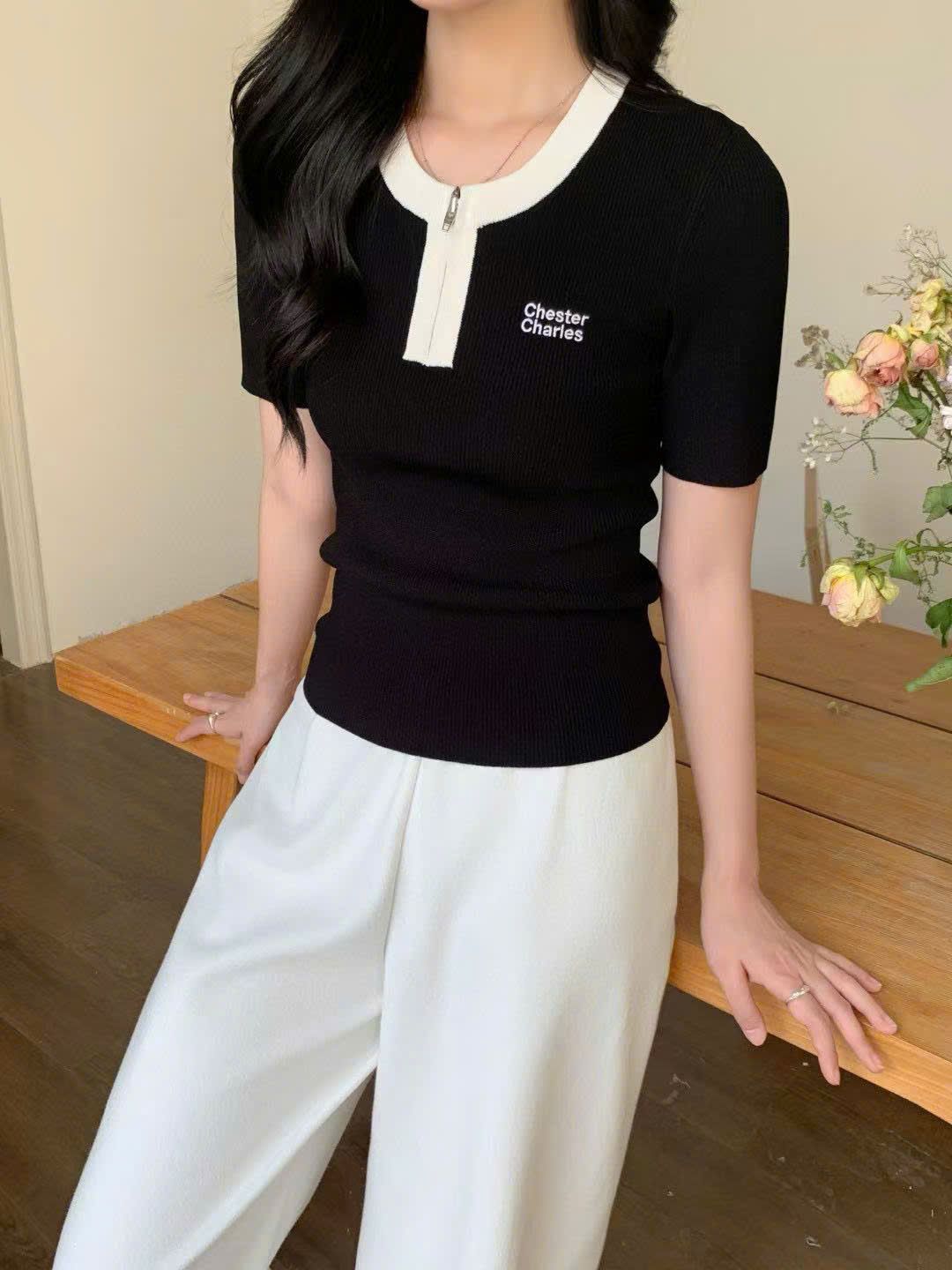 Áo thun đen ngắn tay, cổ tròn trắng khoá zip