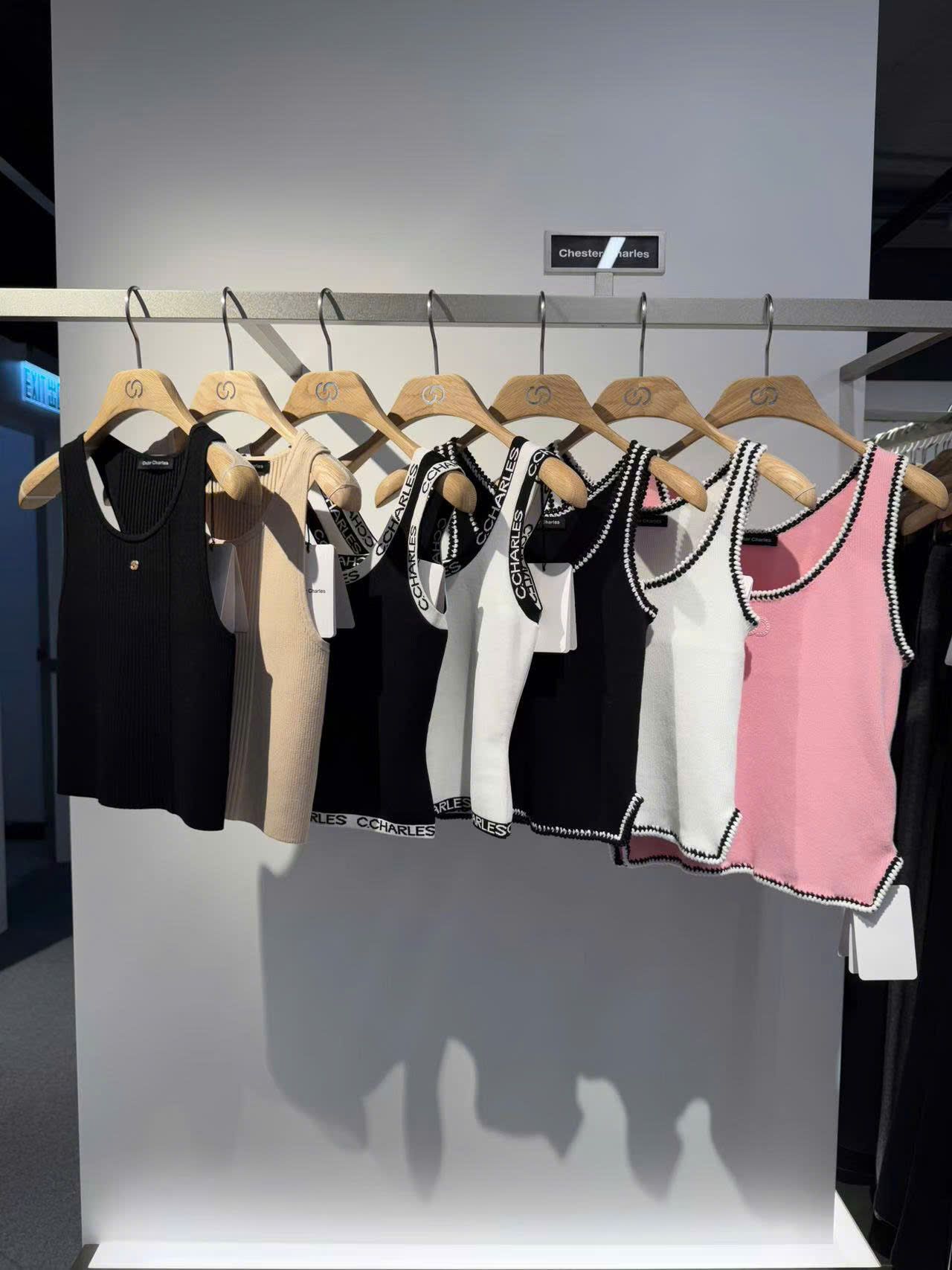 Áo tank top trắng viền đen CC