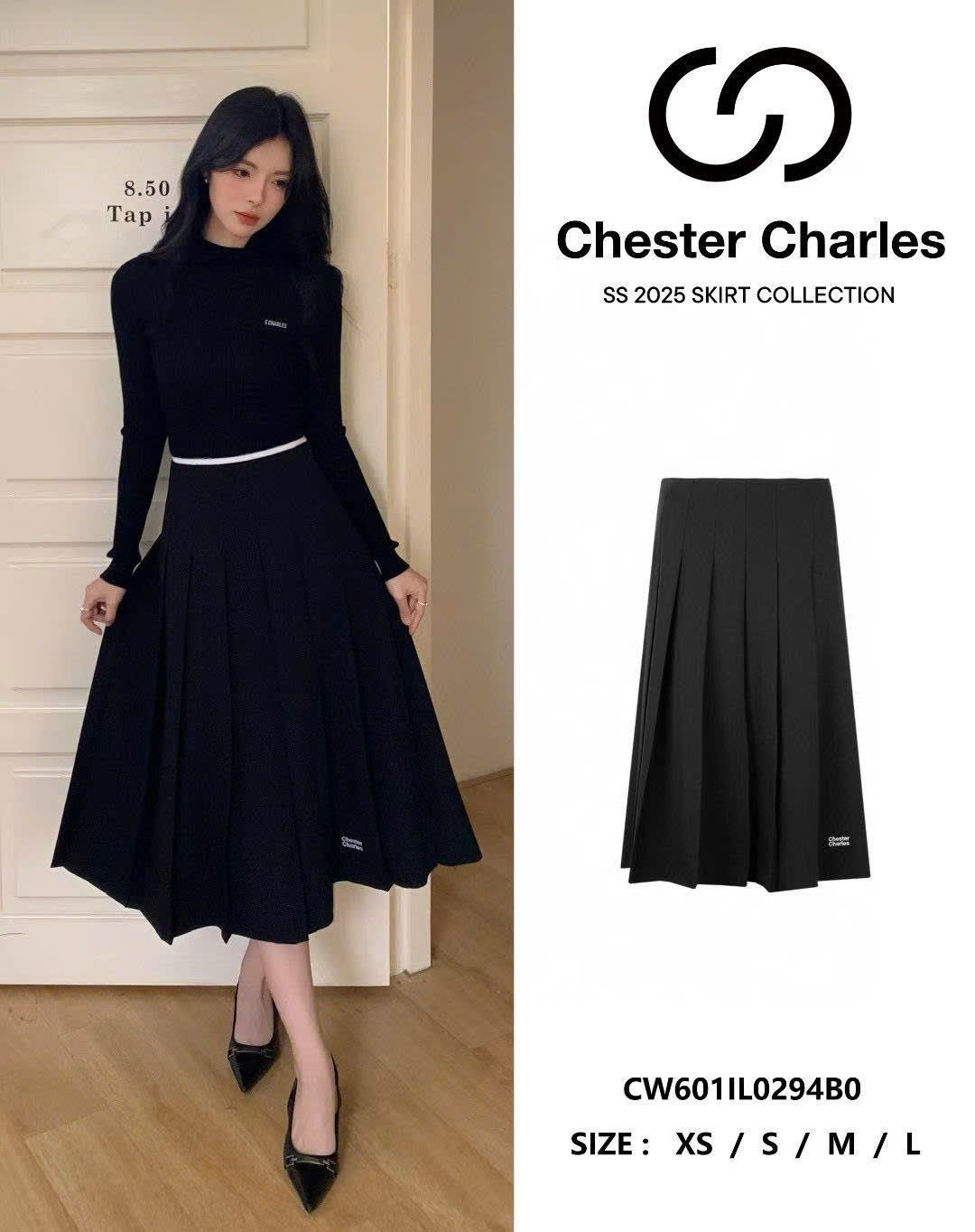 Chân váy xếp ly đen dài - chữ Chester charles trắng