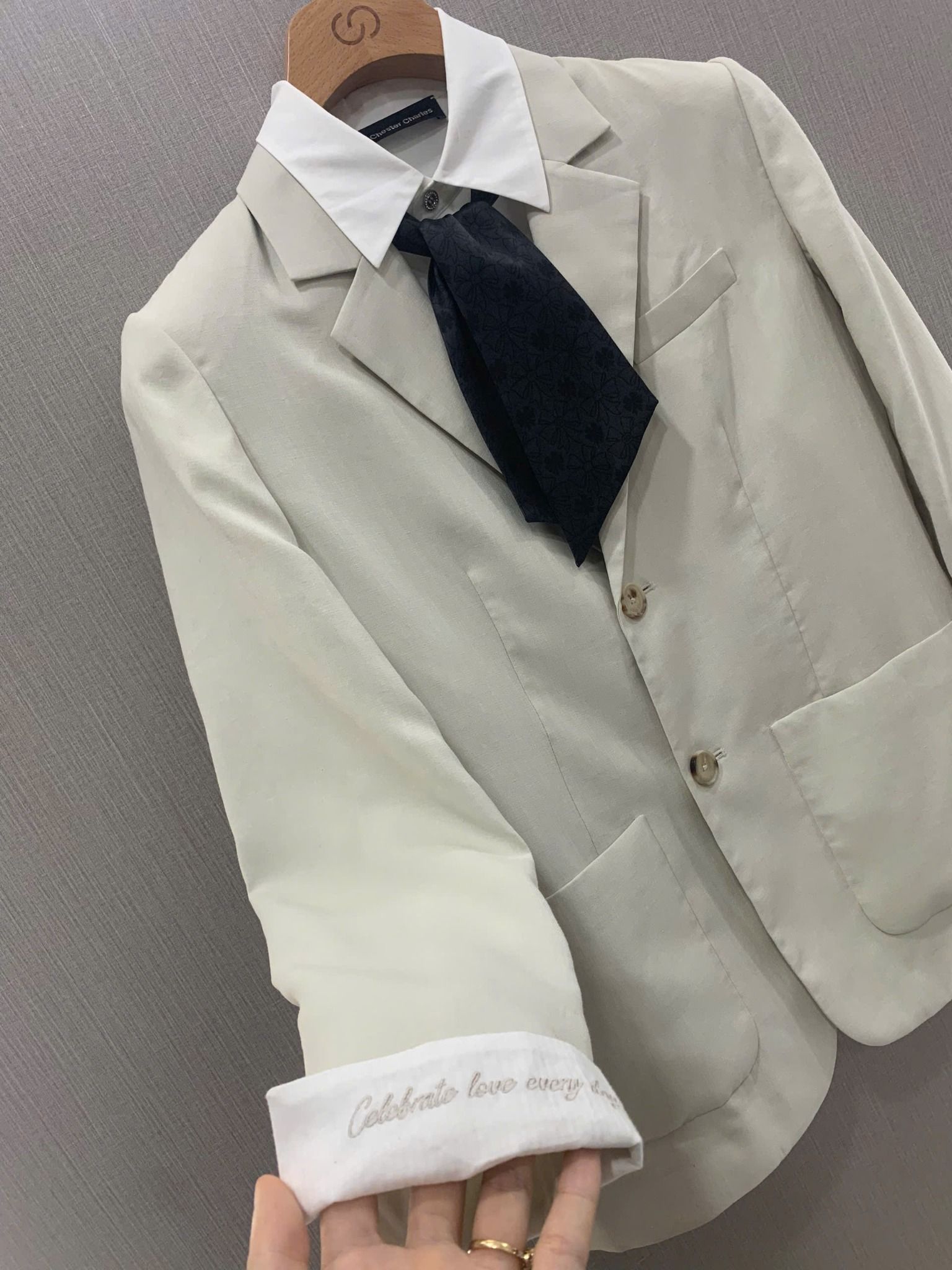 Áo Vest ghi, tay lật CC