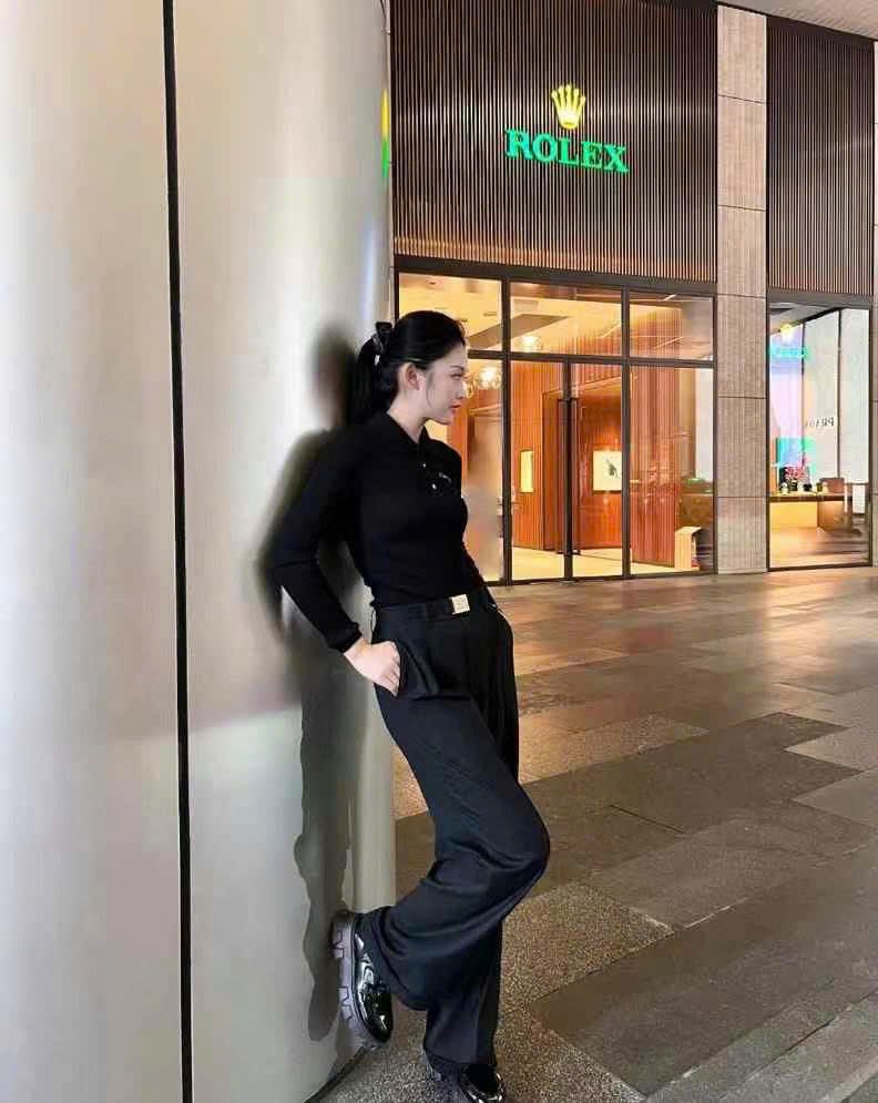 Quần vải kèm belt vàng kim loại