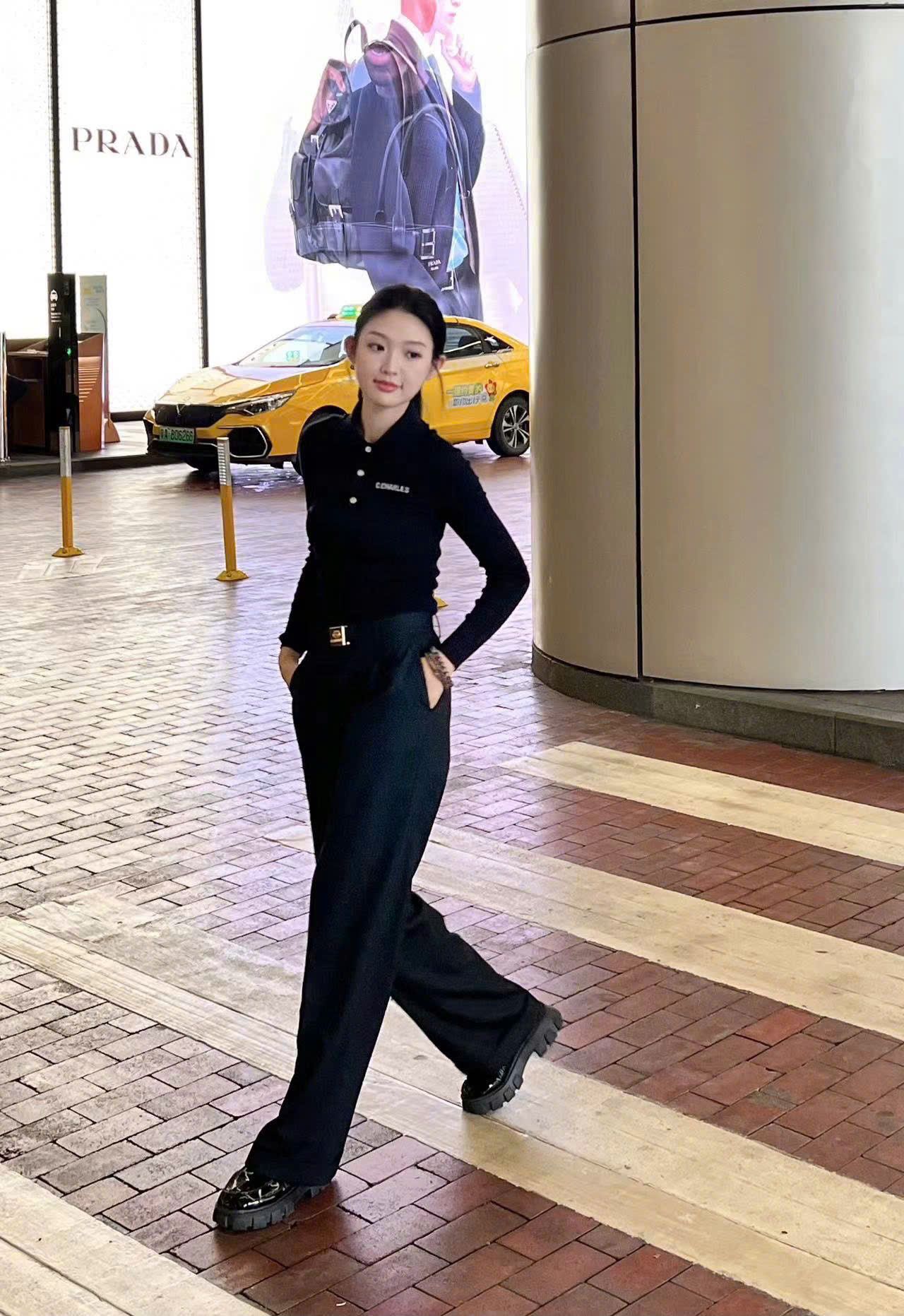 Quần vải kèm belt vàng kim loại