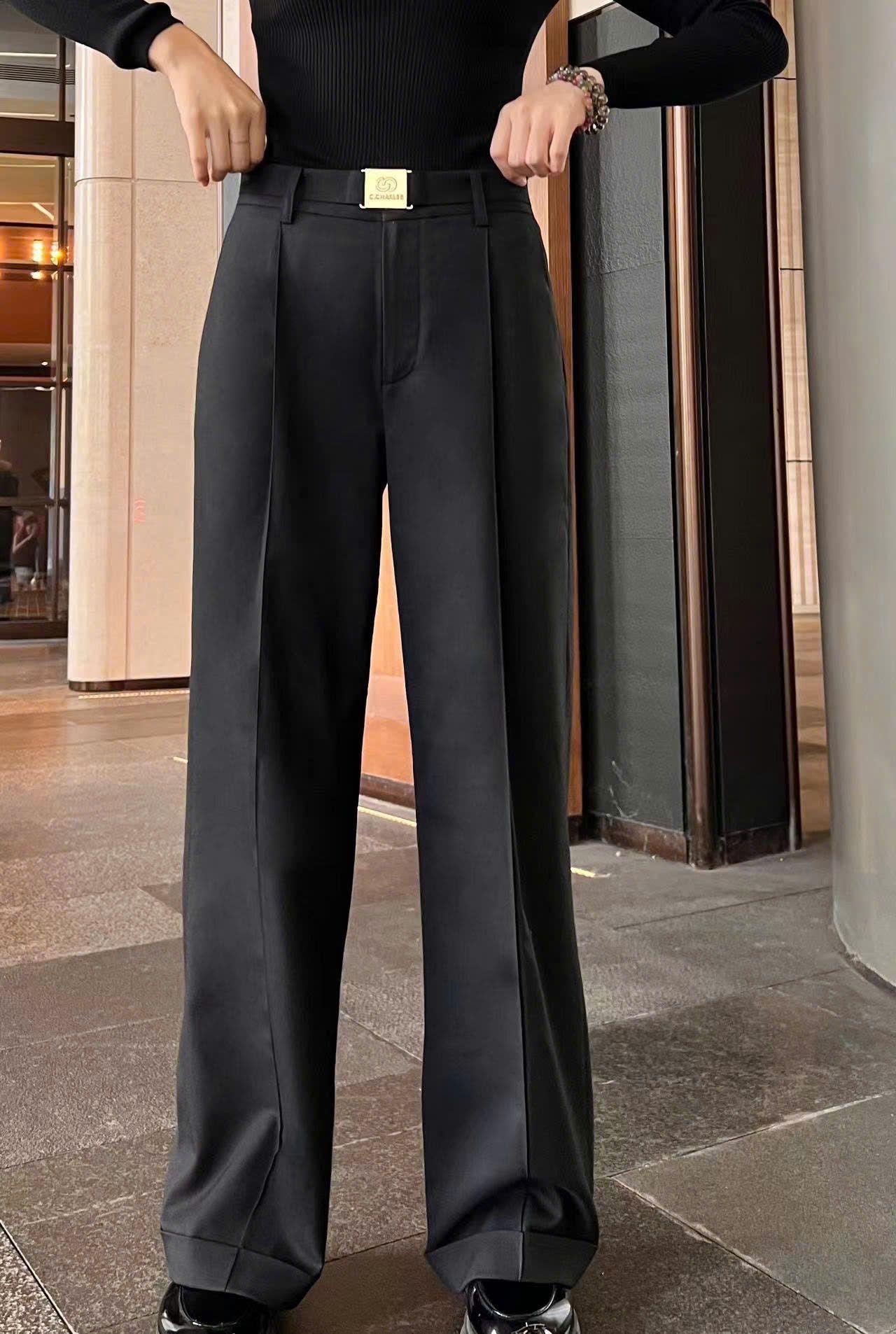 Quần vải kèm belt vàng kim loại