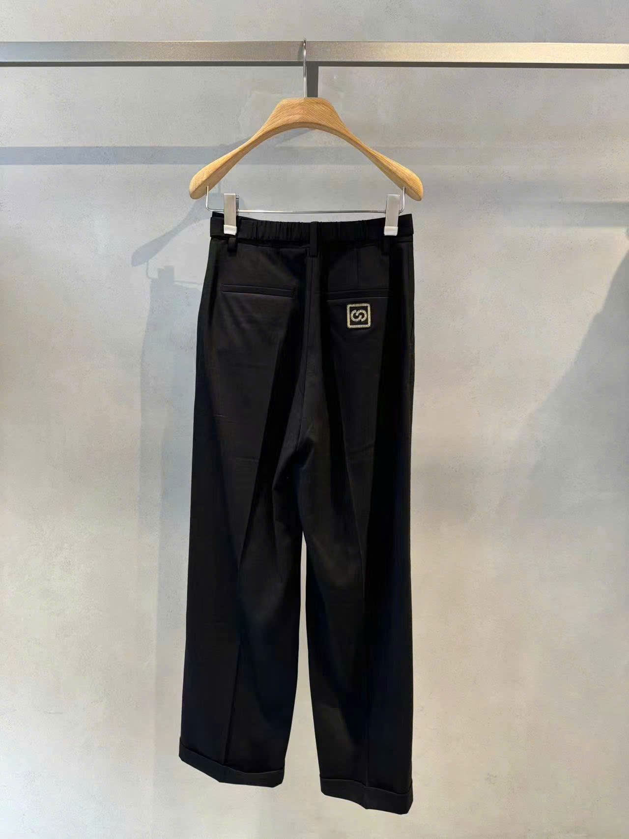 Quần vải kèm belt vàng kim loại