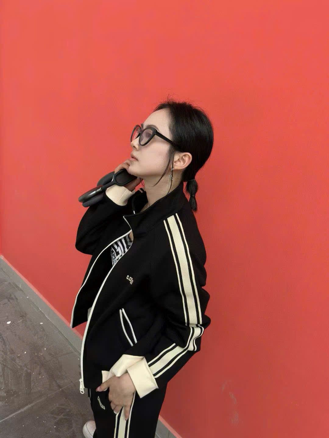 Áo khoác bộ đen sọc trắng