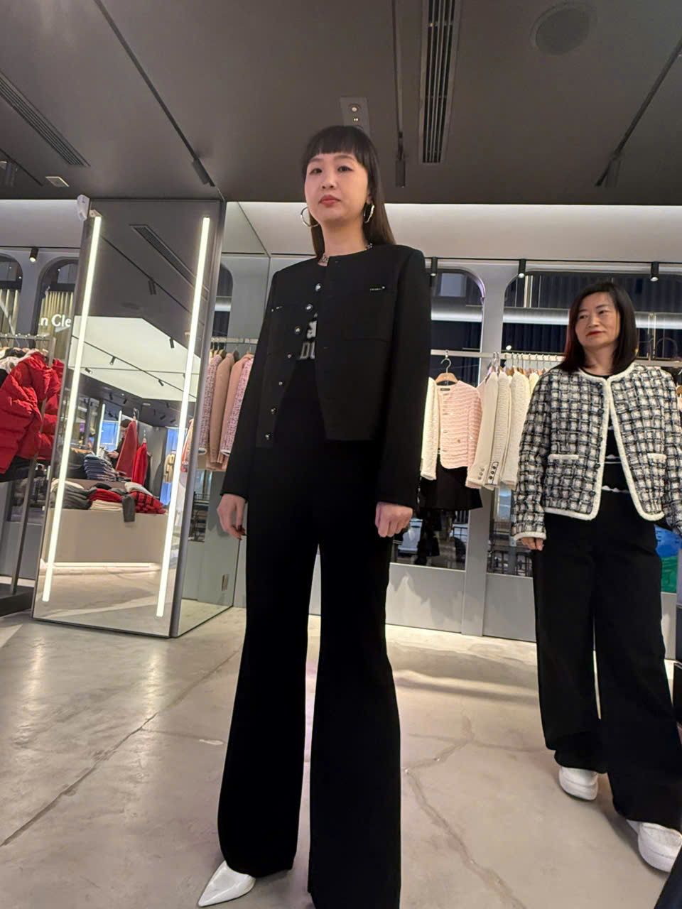 Quần Montogi, chữ cạp trái