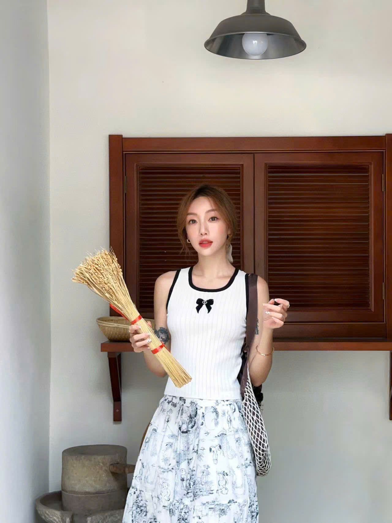 Áo 3 lỗ trắng viền đen - nơ xê quin
