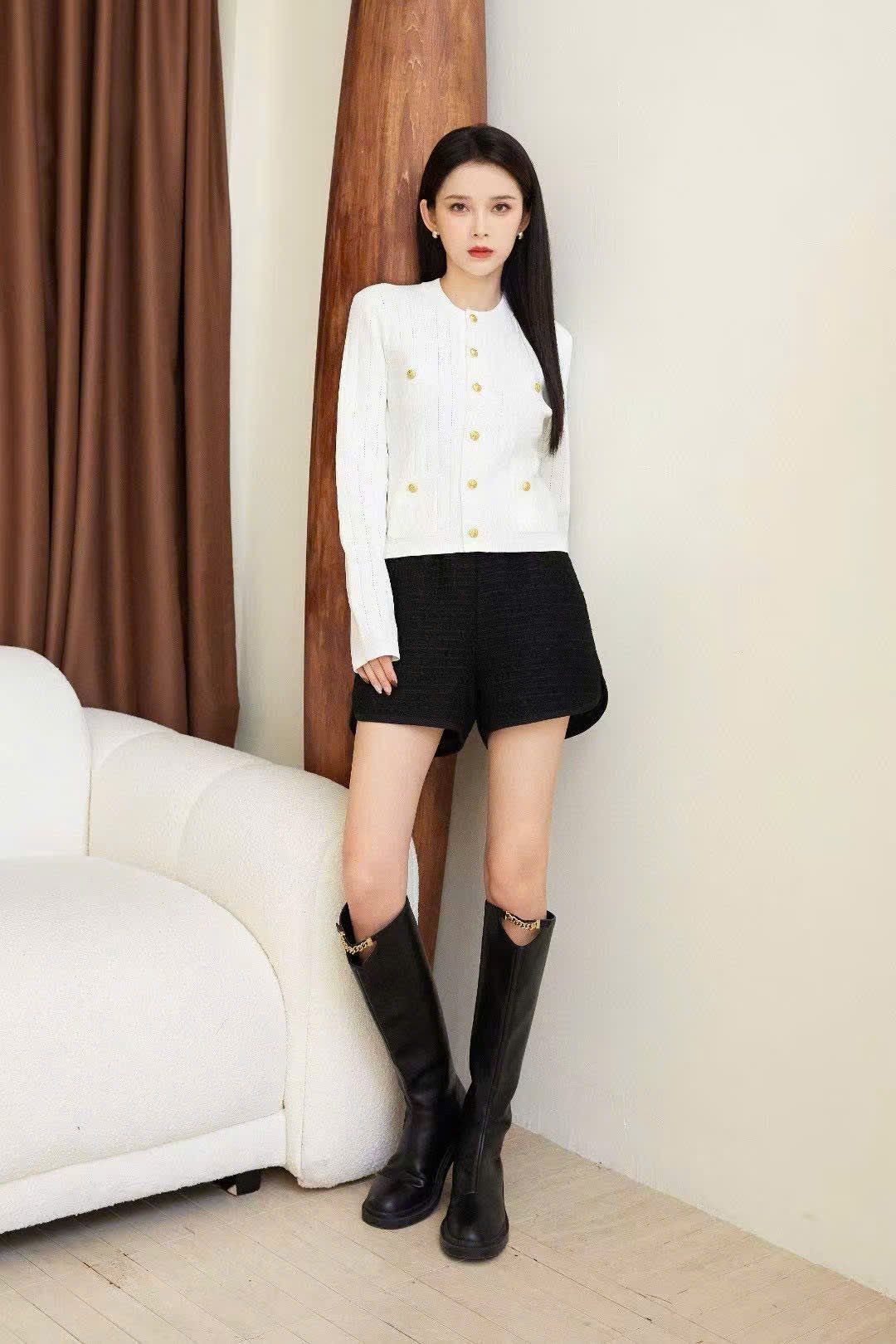 CDG trắng cúc vàng