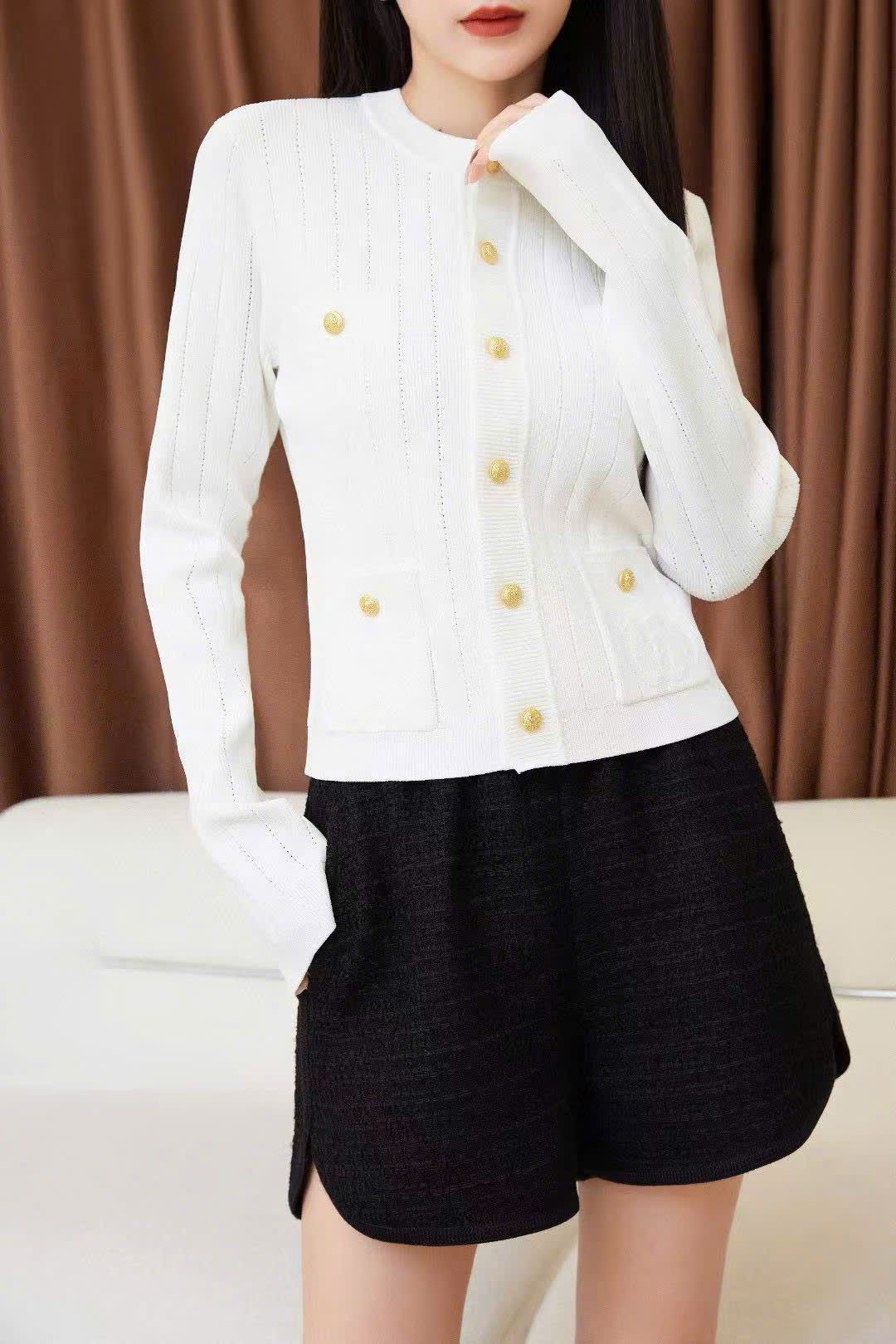 CDG trắng cúc vàng