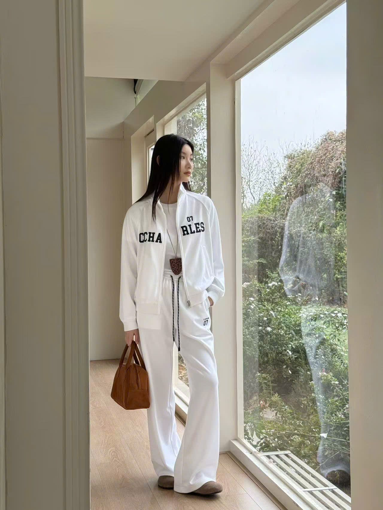 Bộ áo khoác và quần nỉ trắng 07 set