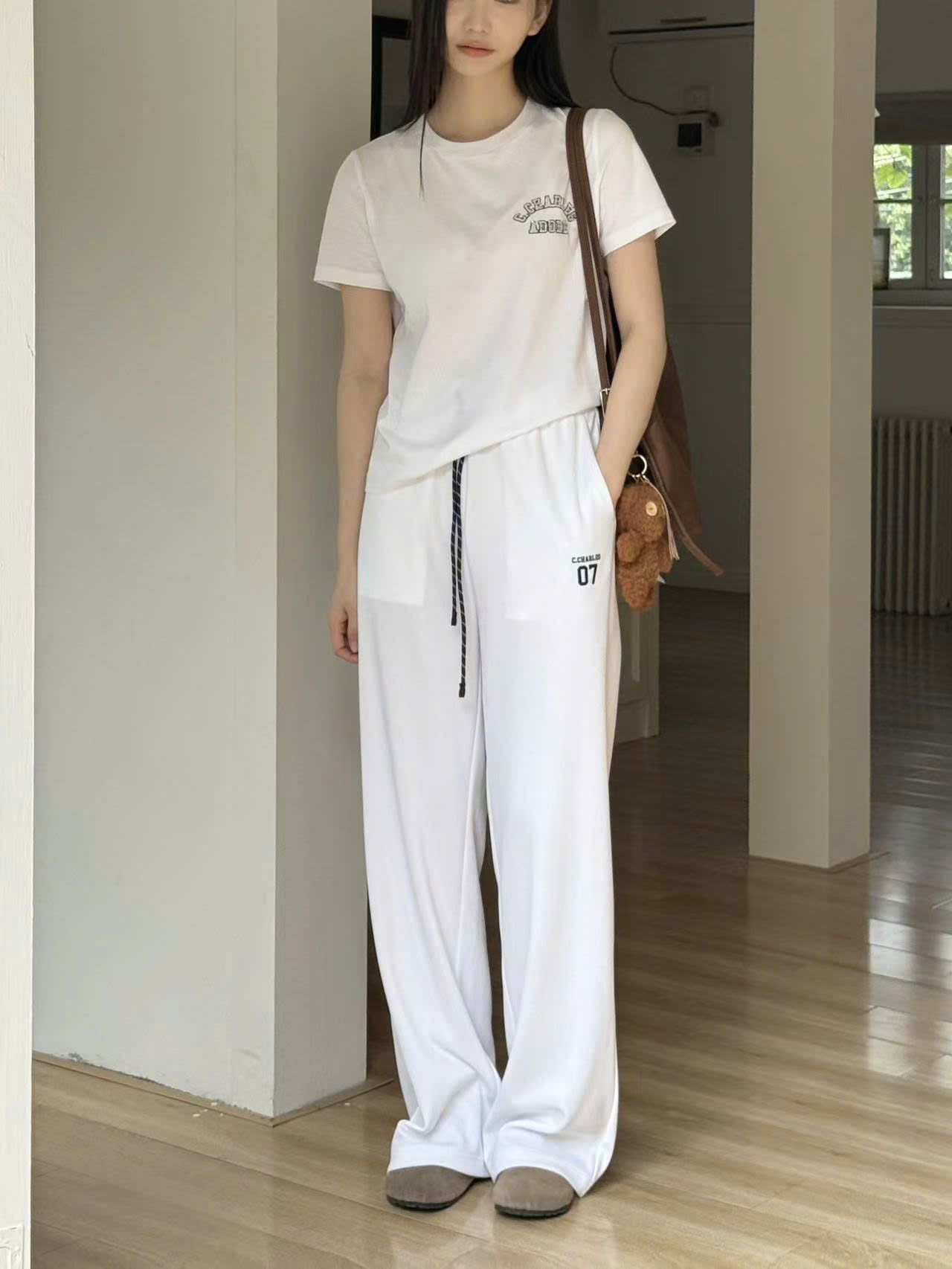 Bộ áo khoác và quần nỉ trắng 07 set