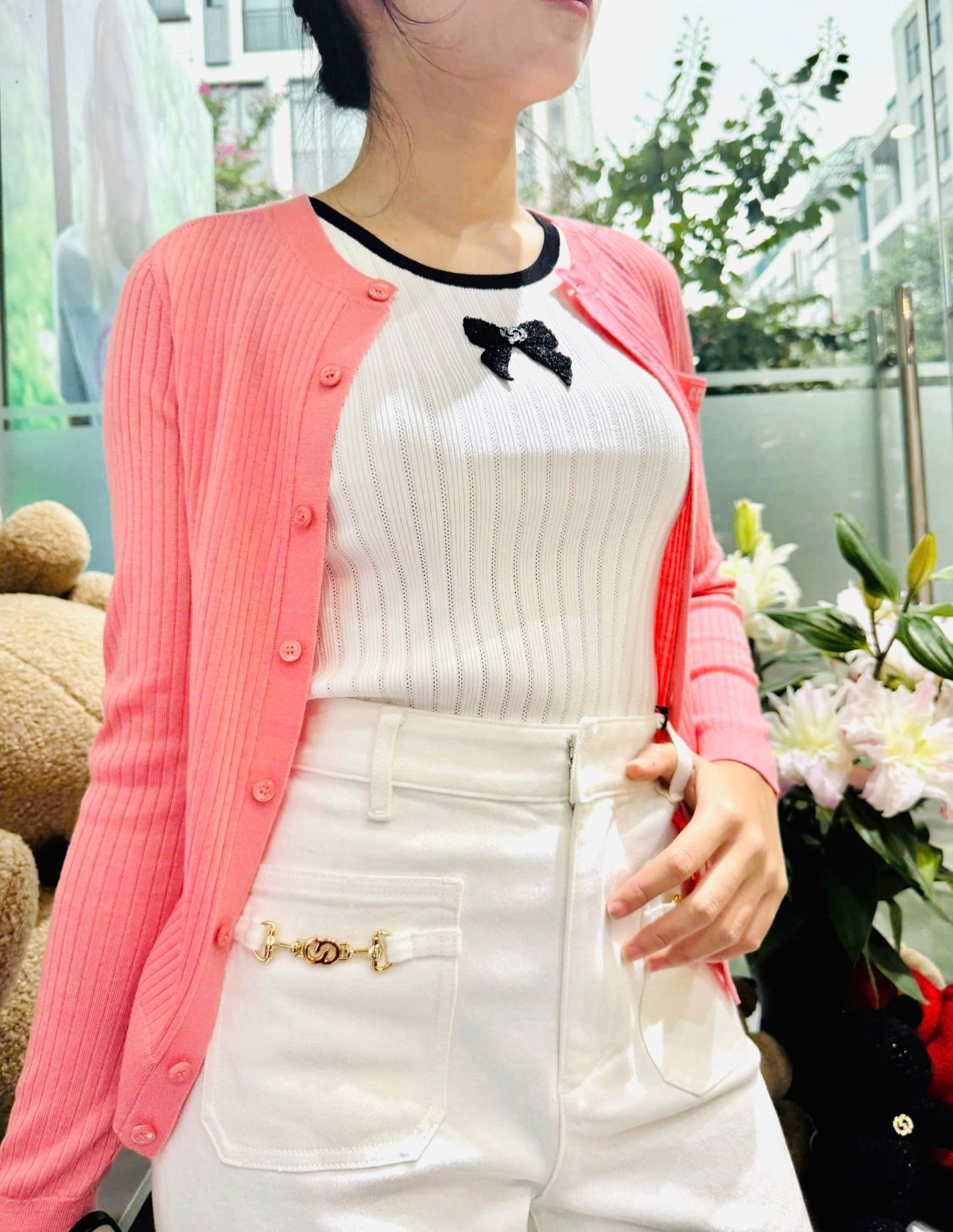Áo CDG hồng đào - túi ngực chữ trắng
