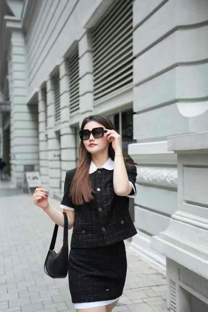 Bộ áo Twed ngắn tay croptop và chân váy Twed đen tà trắng set