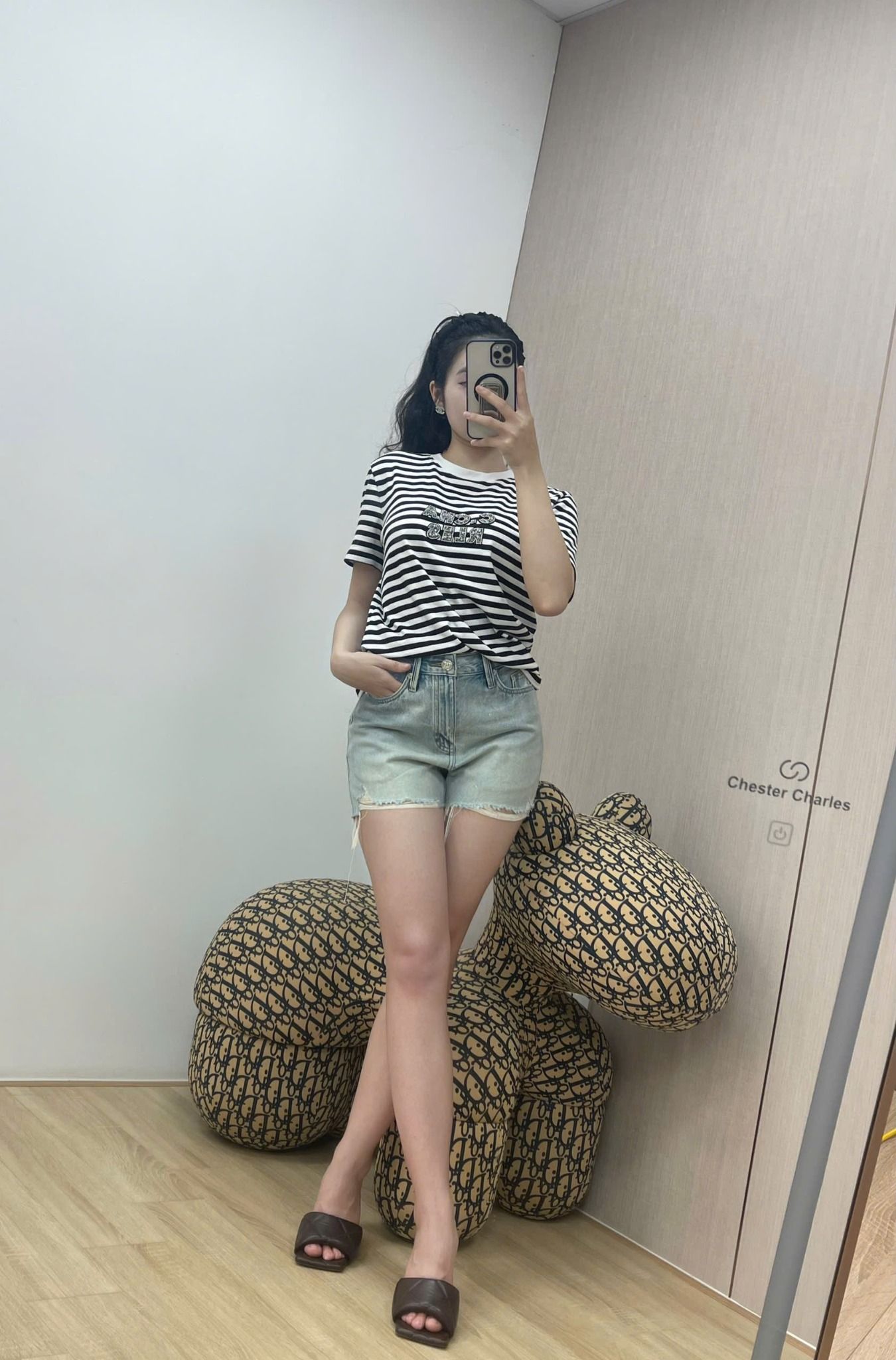 Áo kẻ ngắn tay Logo đính đá ngực