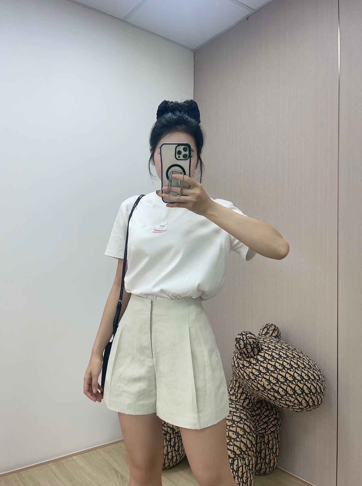 Áo phông gấu chữ ngực hồng