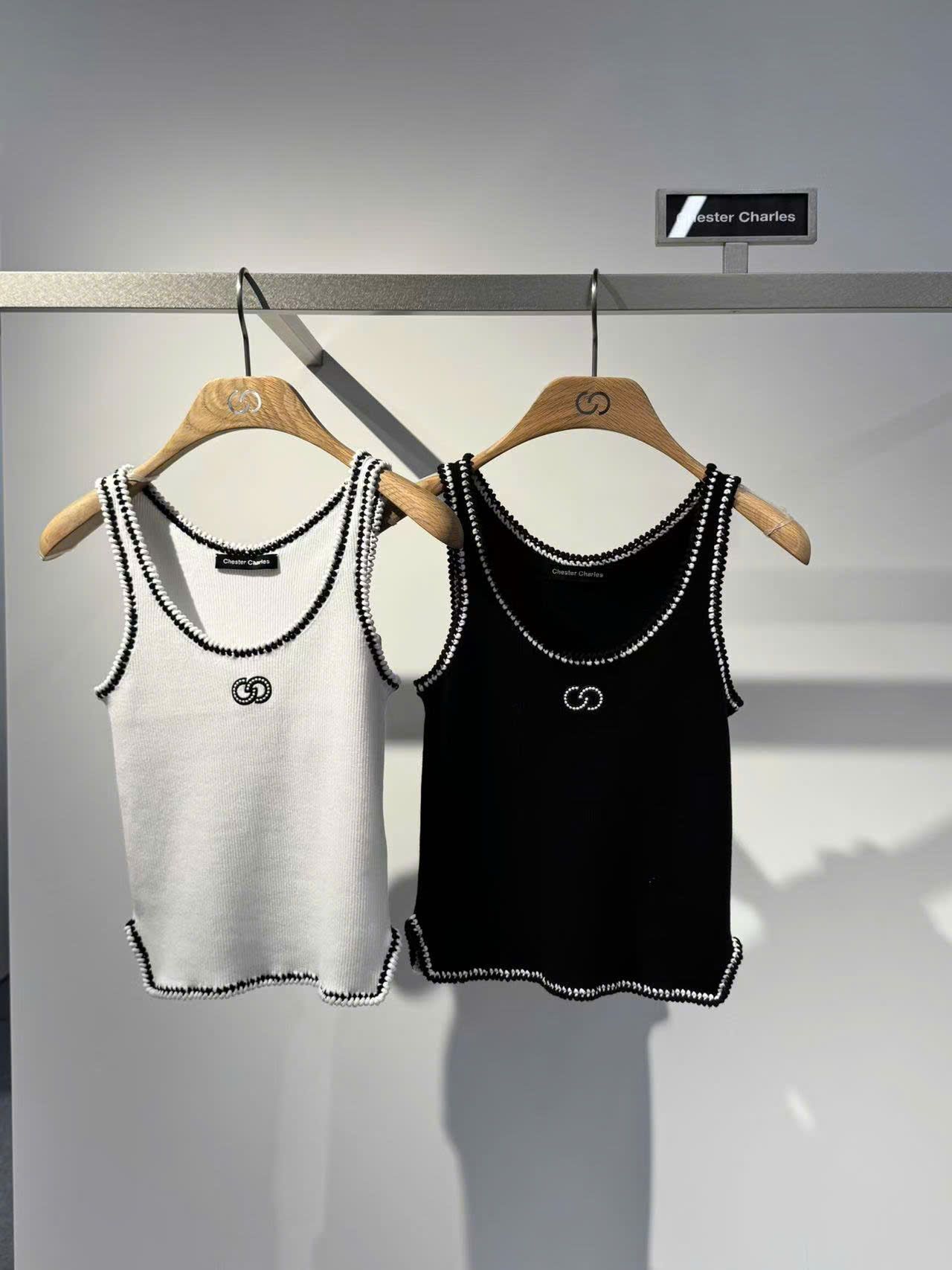 Áo tank top đen viền trắng CC