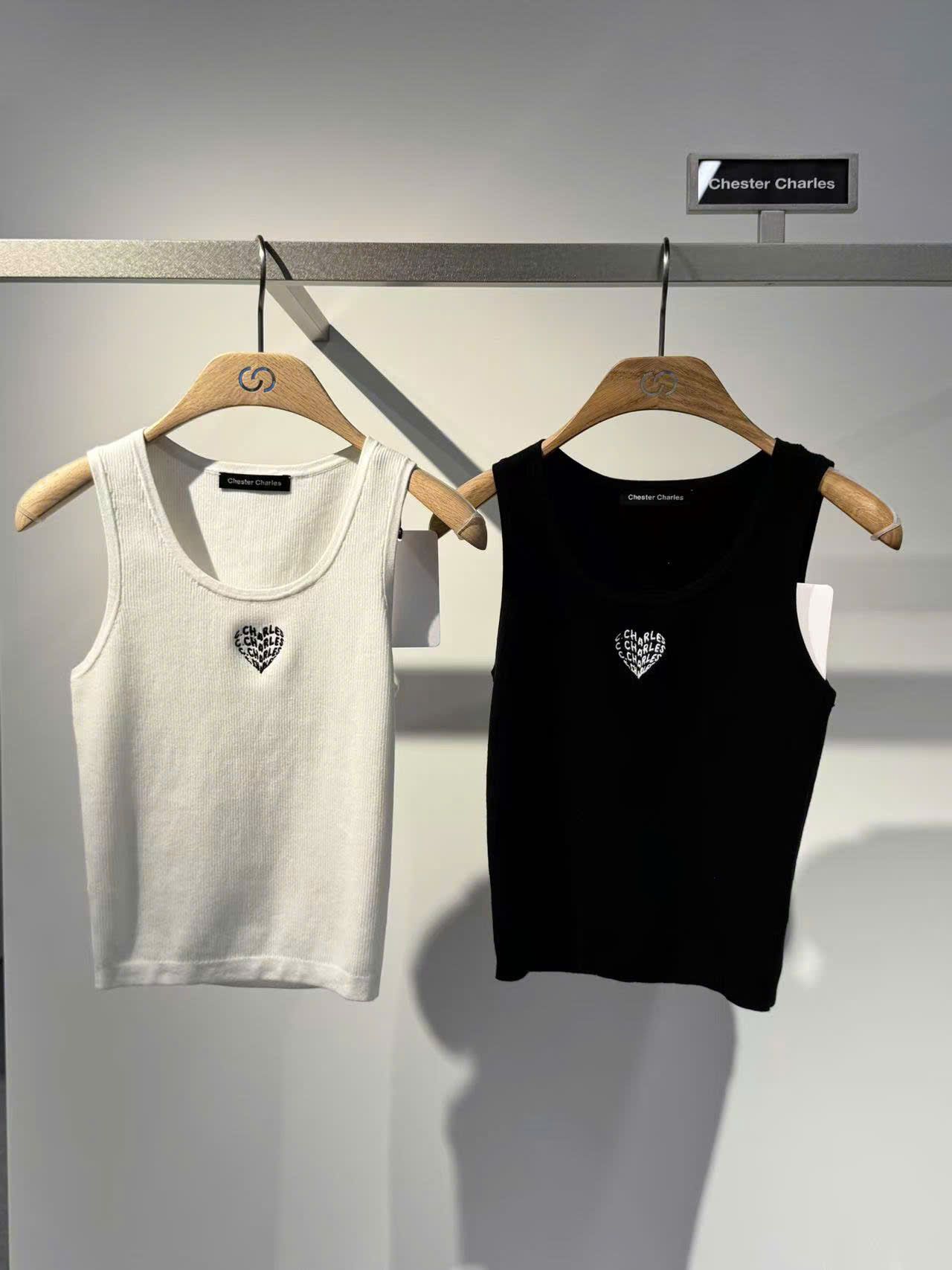 Áo tank top đen tim ngực