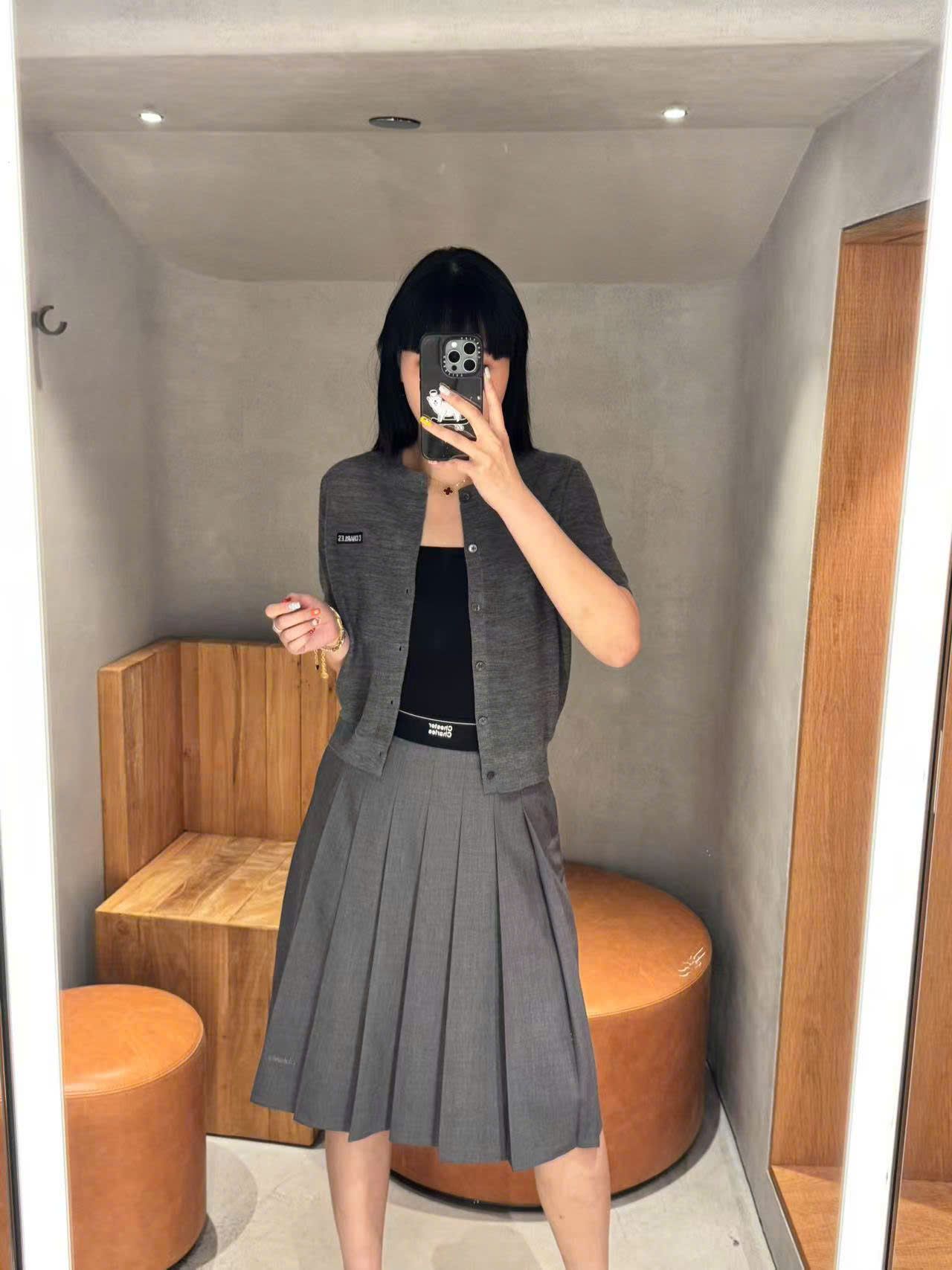 Áo CDG ngắn tay xám, cổ tròn, chữ C.Charles
