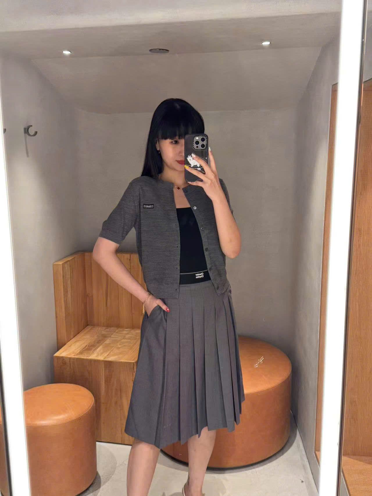 Áo CDG ngắn tay xám, cổ tròn, chữ C.Charles