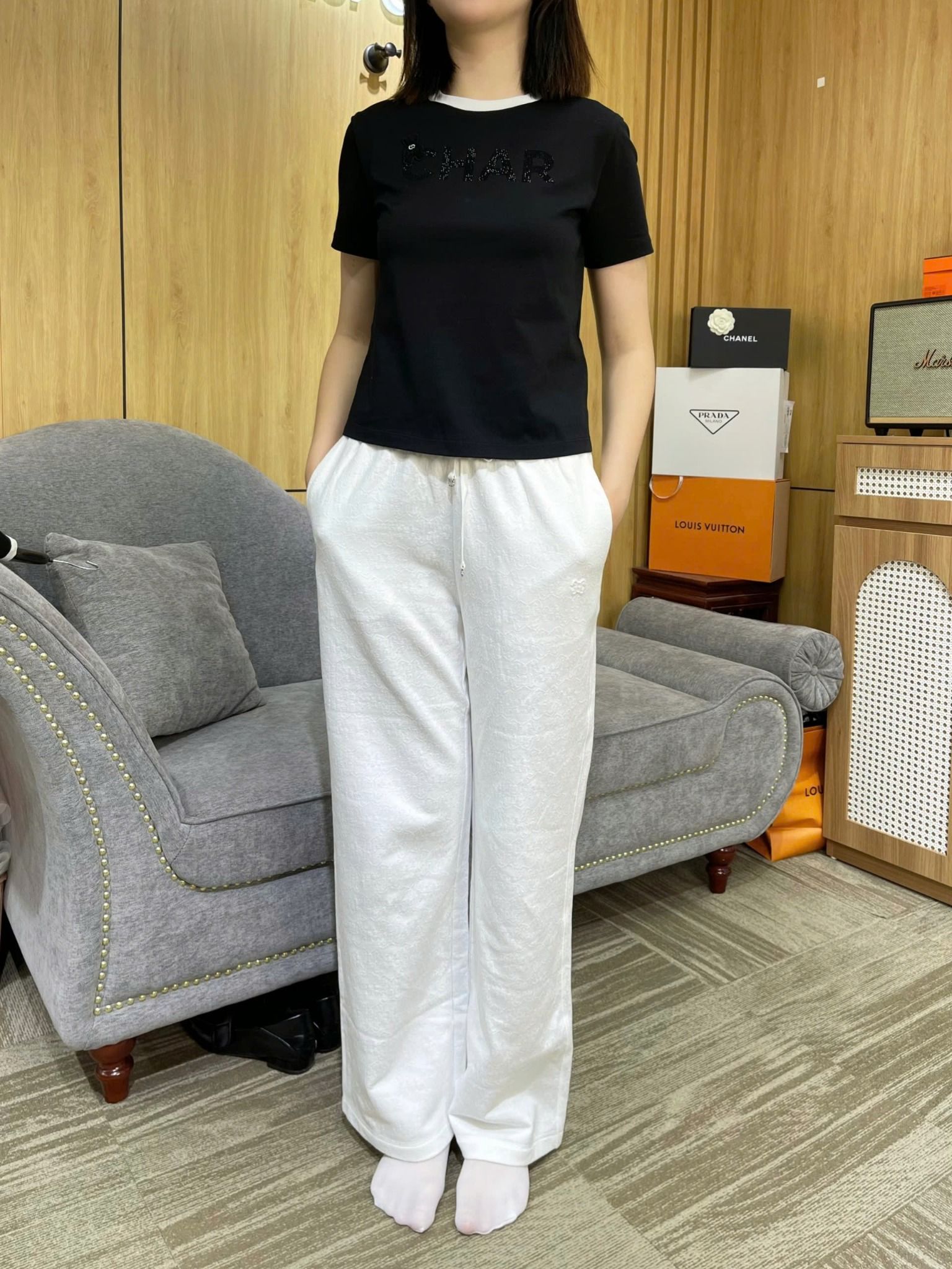 Áo phông đen - gấu nhỏ, chữ blink