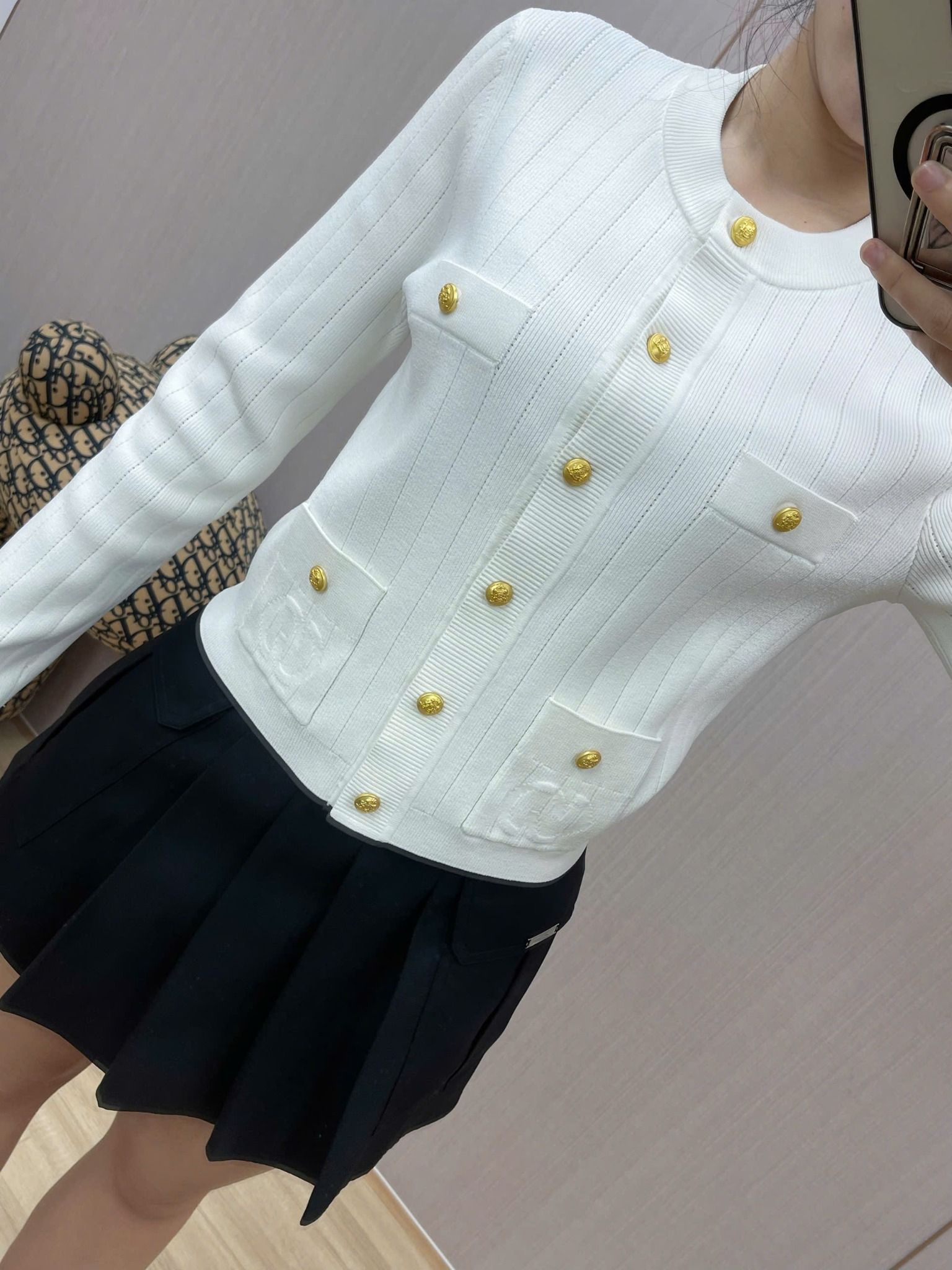 CDG trắng cúc vàng