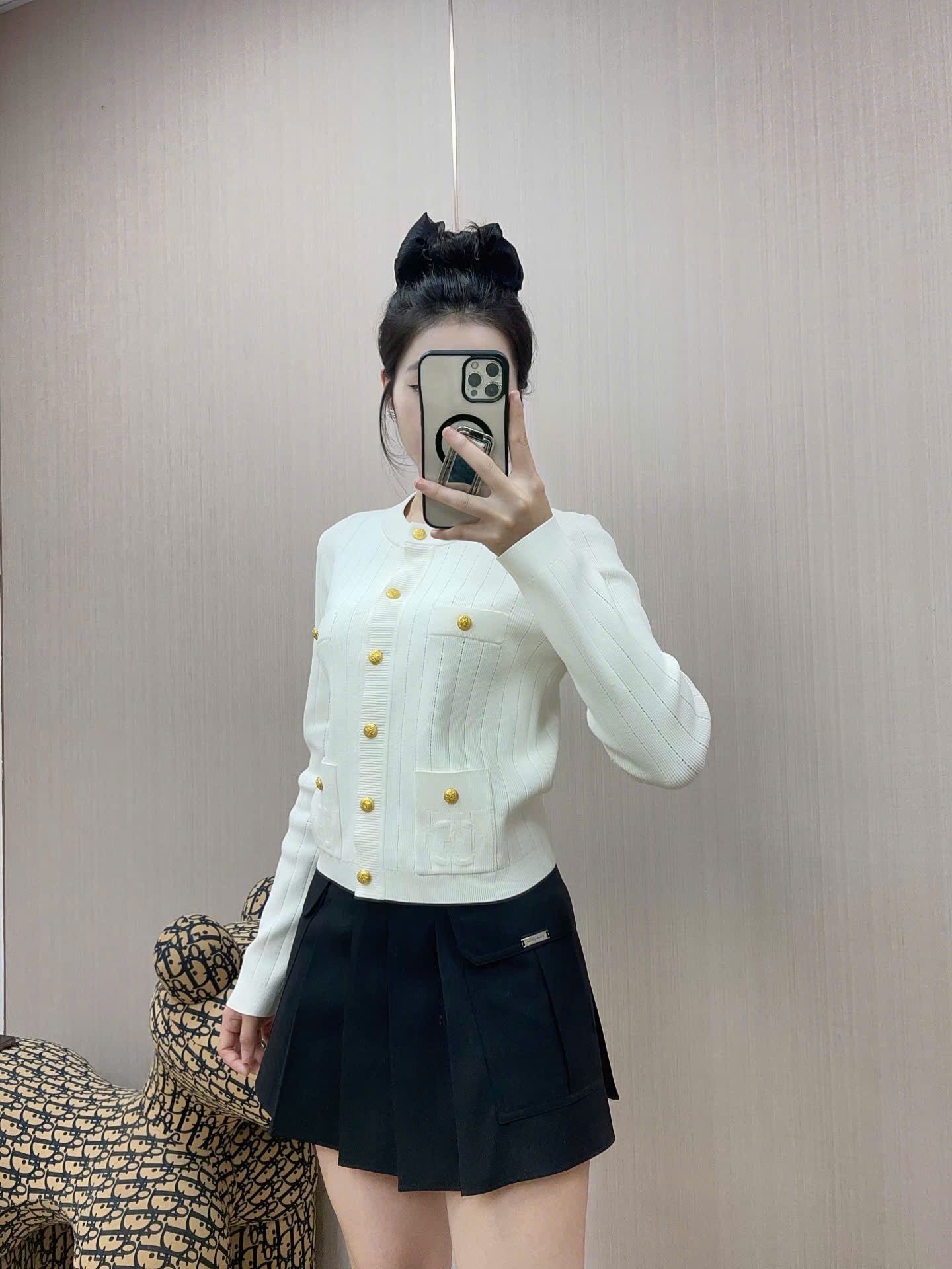 CDG trắng cúc vàng