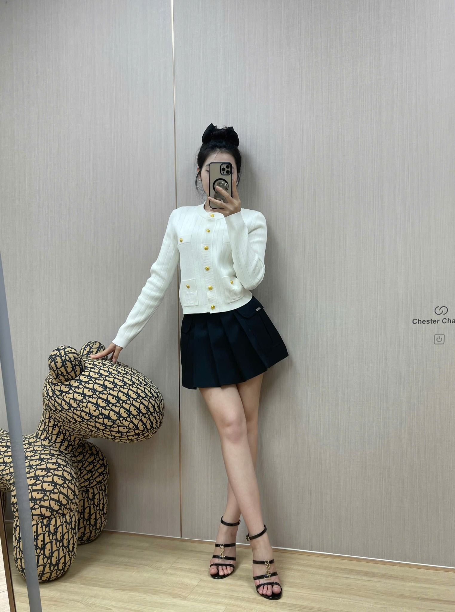 CDG trắng cúc vàng