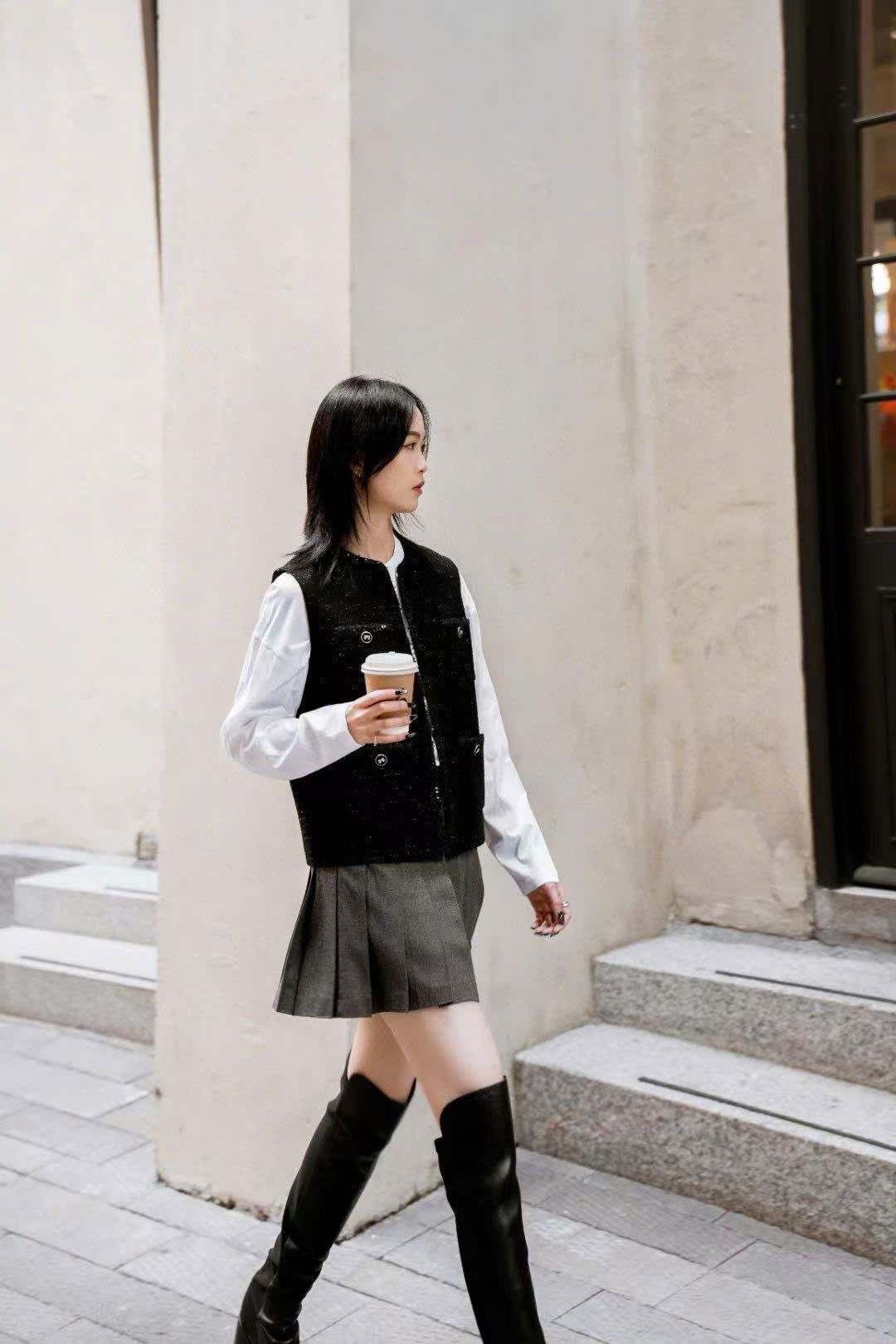 Chân váy ngắn len ghi xám nơ nhỏ
