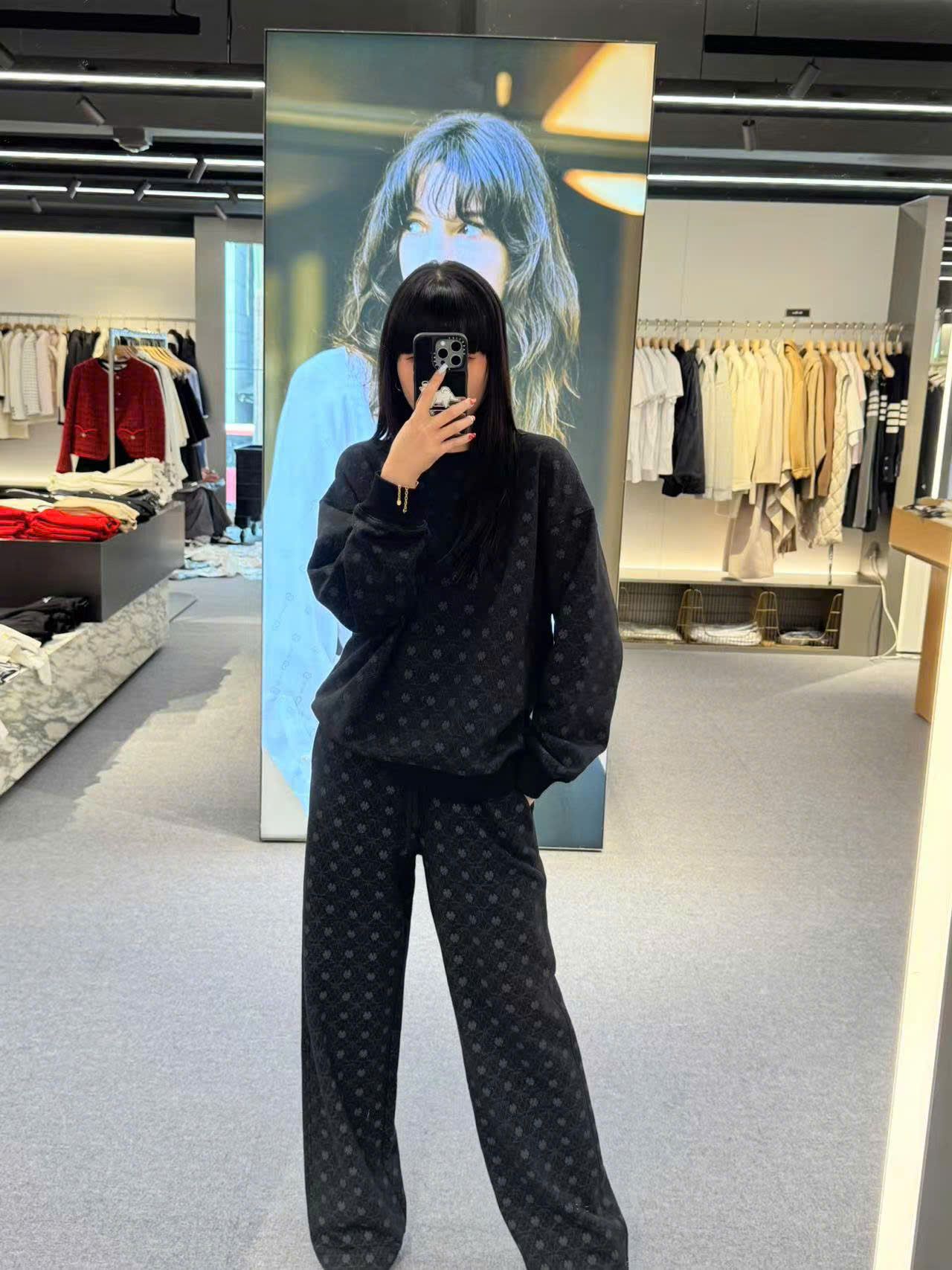 Áo len đen cỏ 4 lá SET