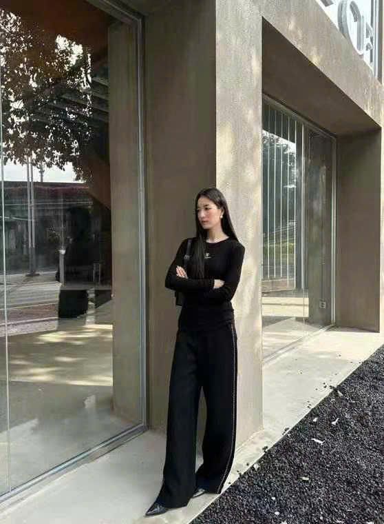 Quần vải đen - viền xích CC
