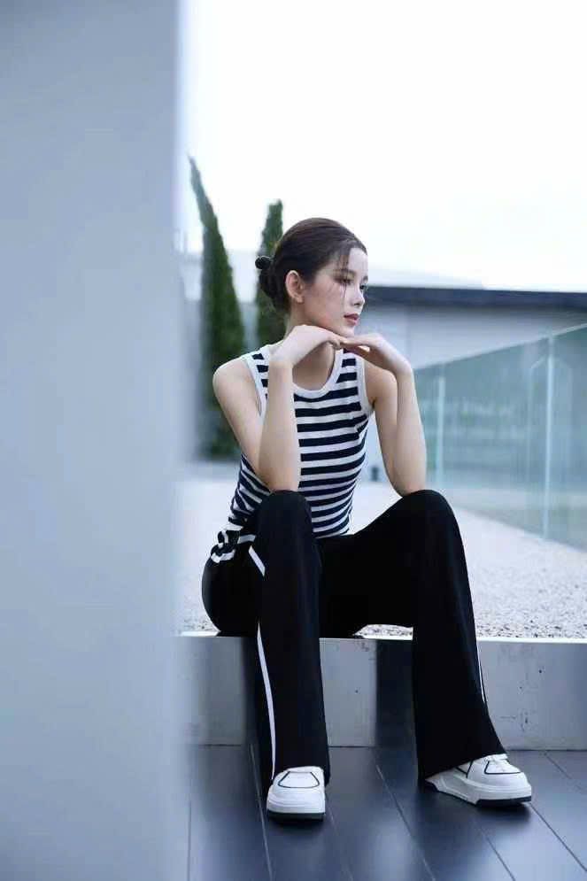 Quần len mongtoghi cạp chữ