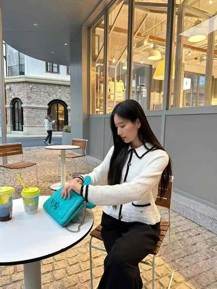 Áo CDG trắng cổ đức-viền đen