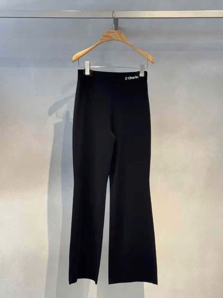 Quần Montogi, chữ cạp trái