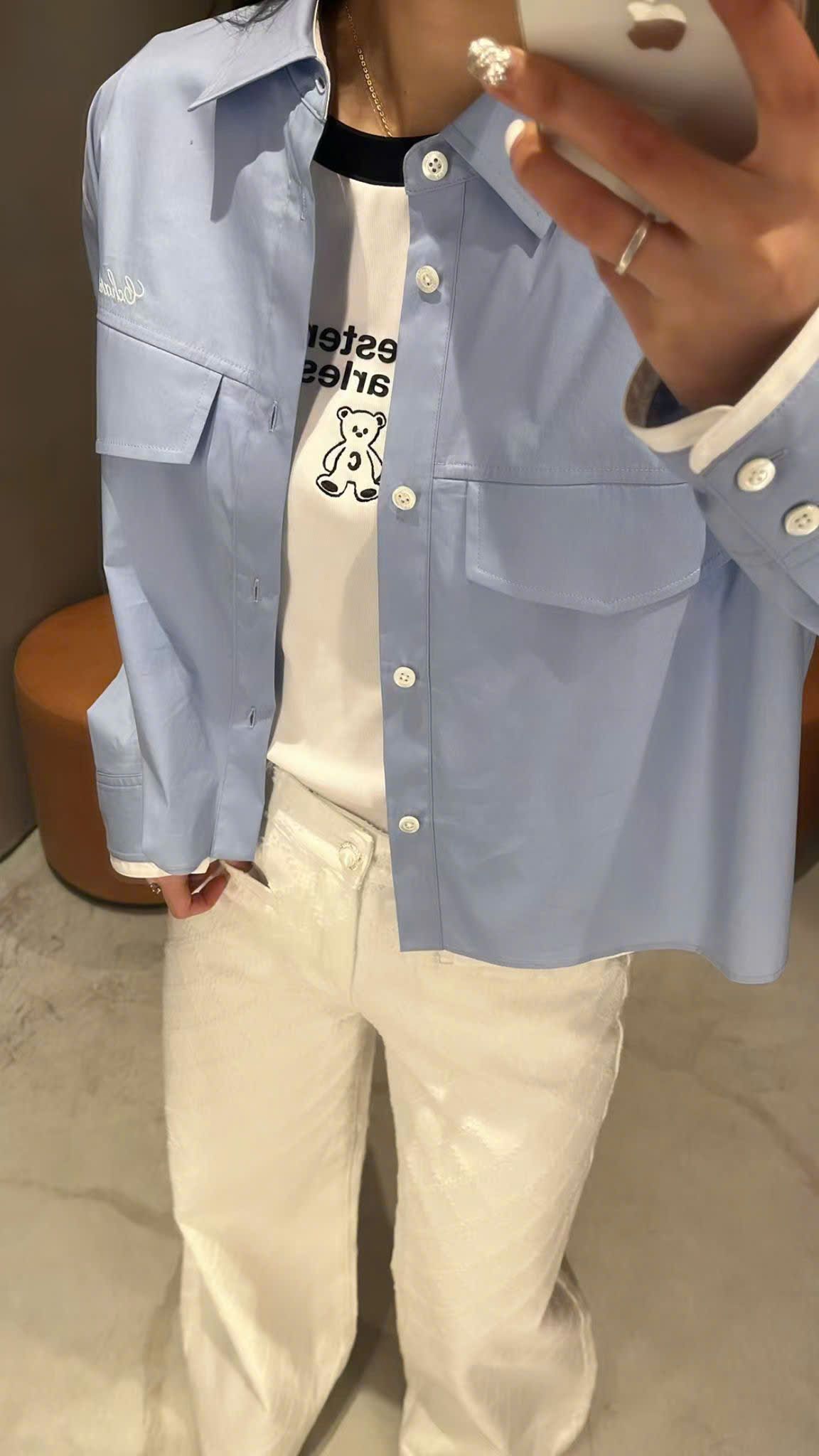 Áo sơmi croptop xanh da trời phối tà trắng