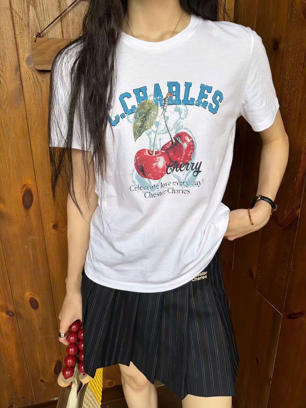 Áo phông trắng cherry đỏ